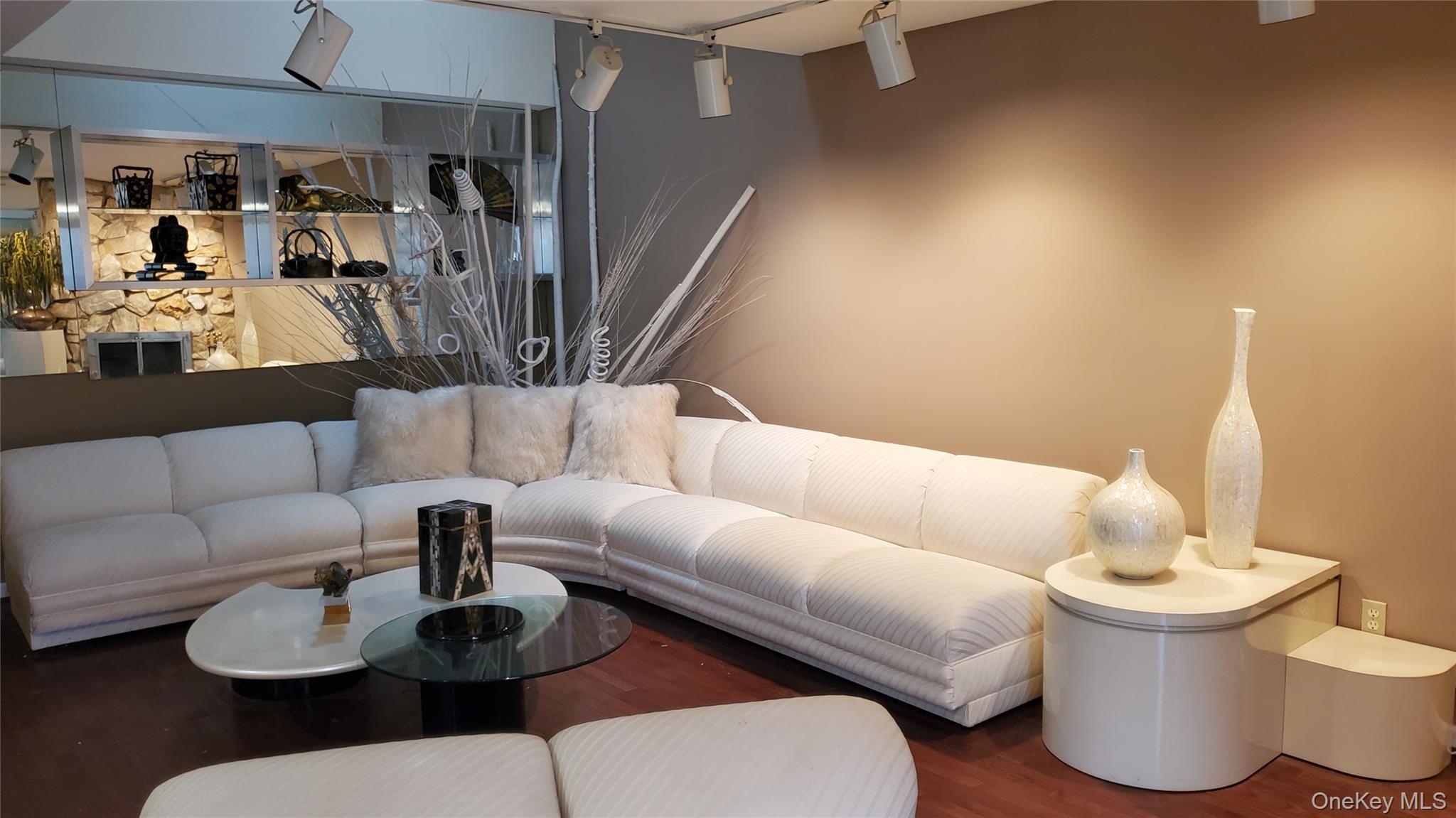 Condo Windsor Gate  Nassau County, NY 11040, MLS-949314-5