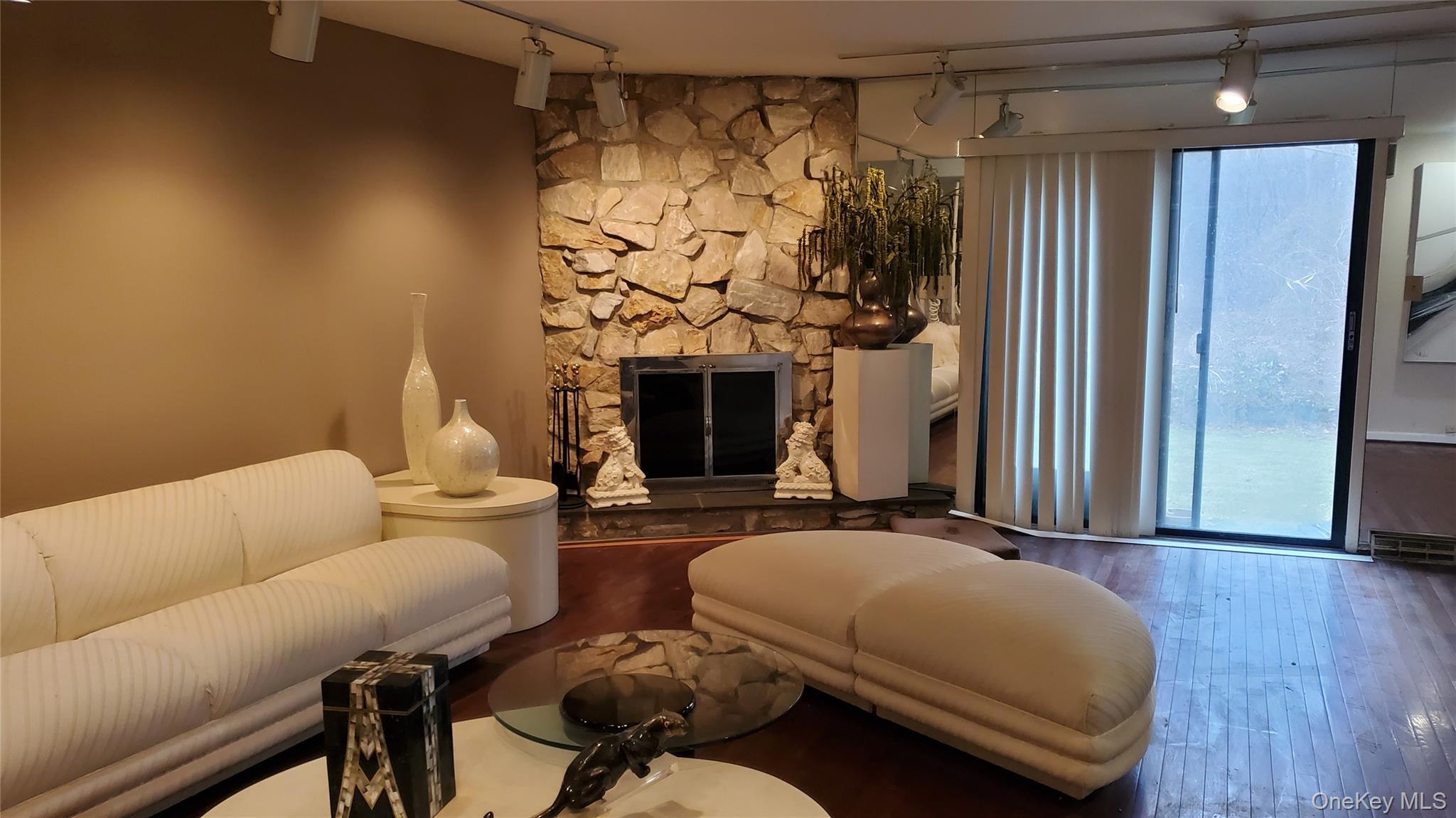 Condo Windsor Gate  Nassau County, NY 11040, MLS-949314-6