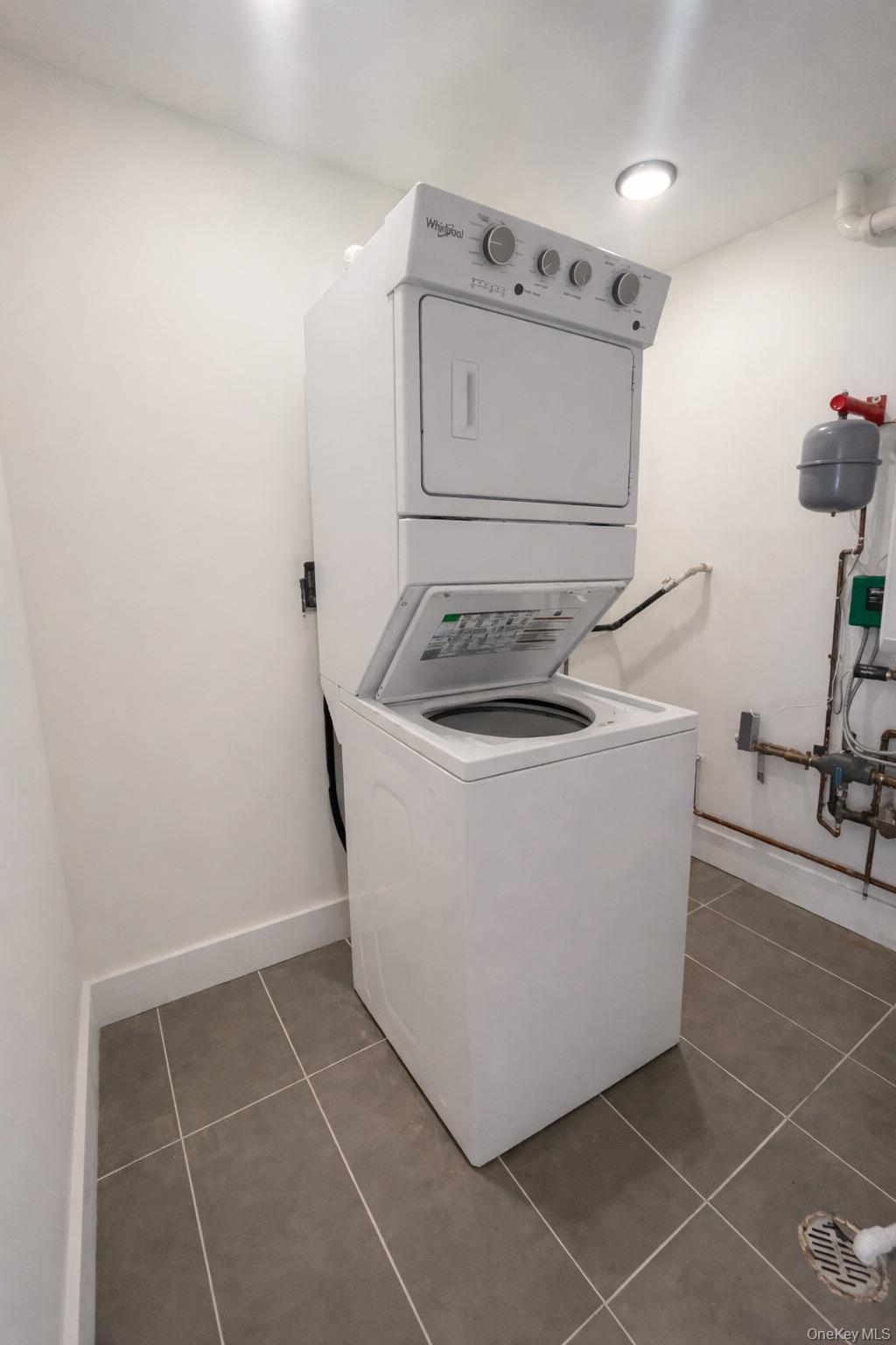 Single Family Hillmeyer  Queens, NY 11692, MLS-949321-9