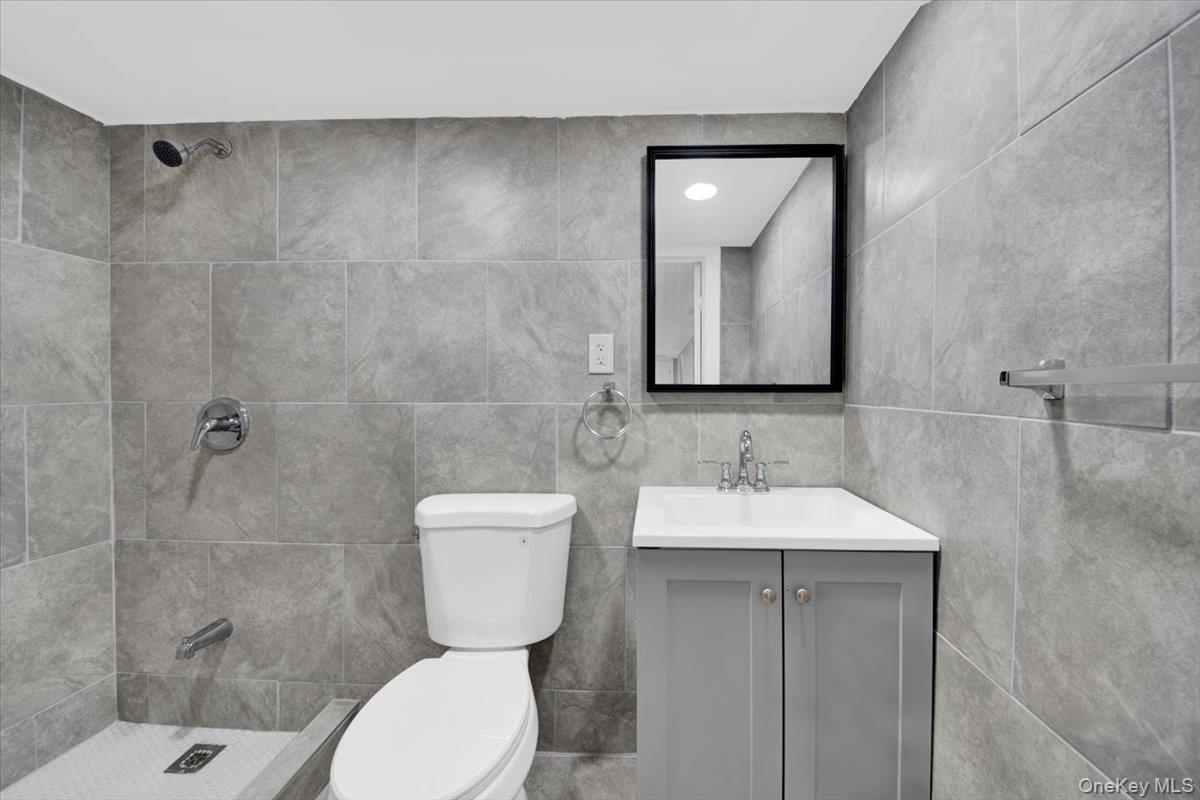 Single Family Randall Bronx, NY 10465, MLS-949331-14