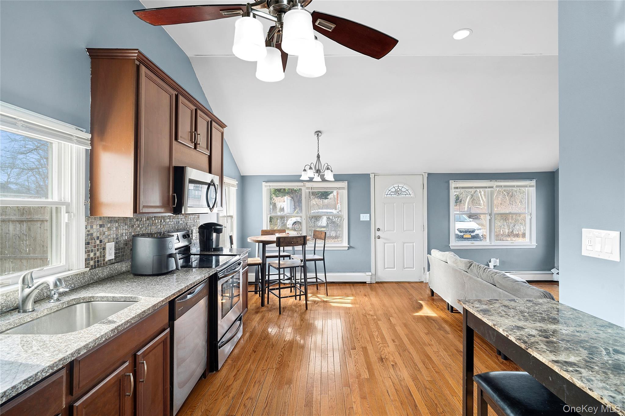 Single Family Locust Suffolk County, NY 11951, MLS-949364-6