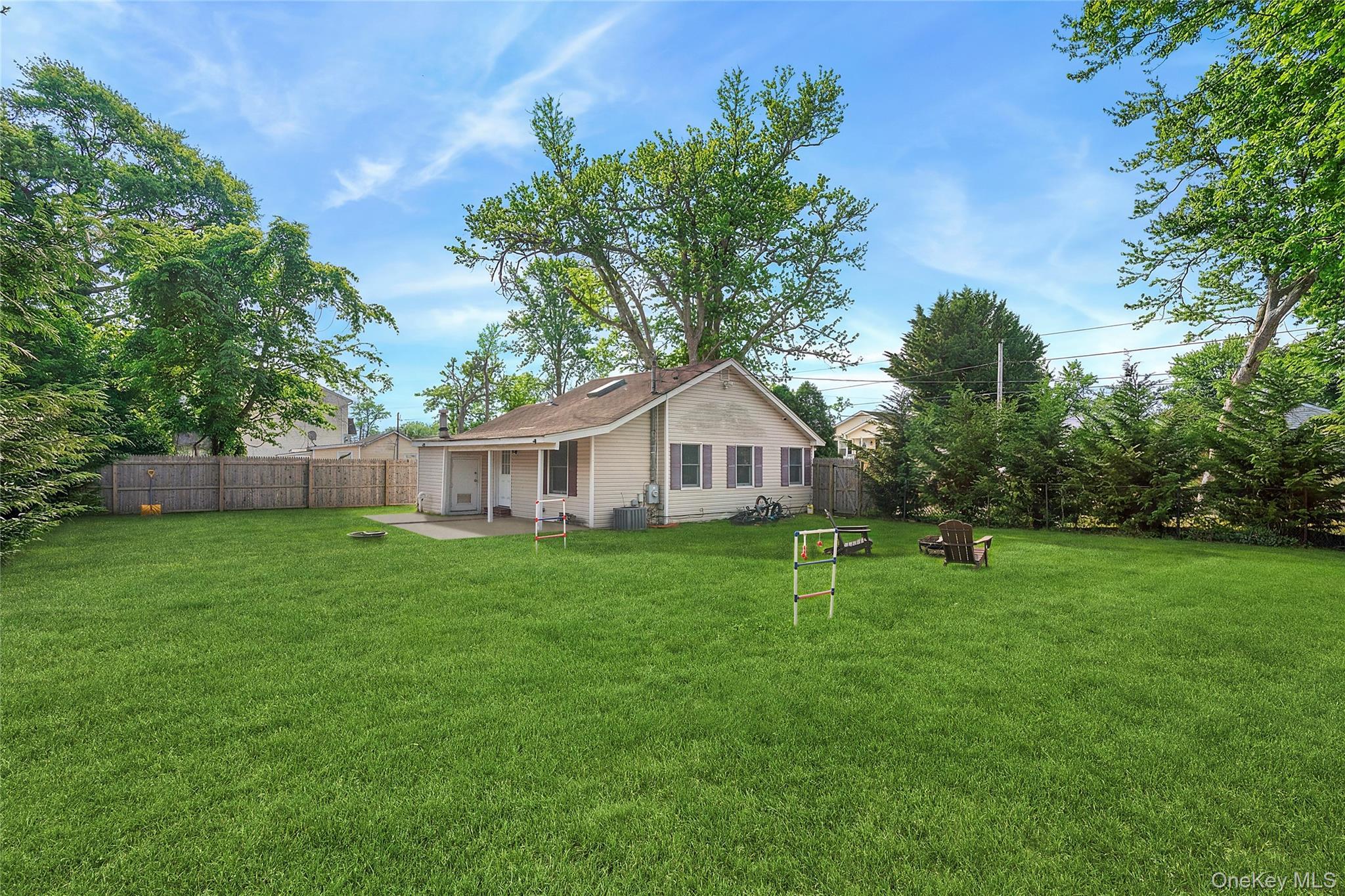 Single Family Locust Suffolk County, NY 11951, MLS-949364-9