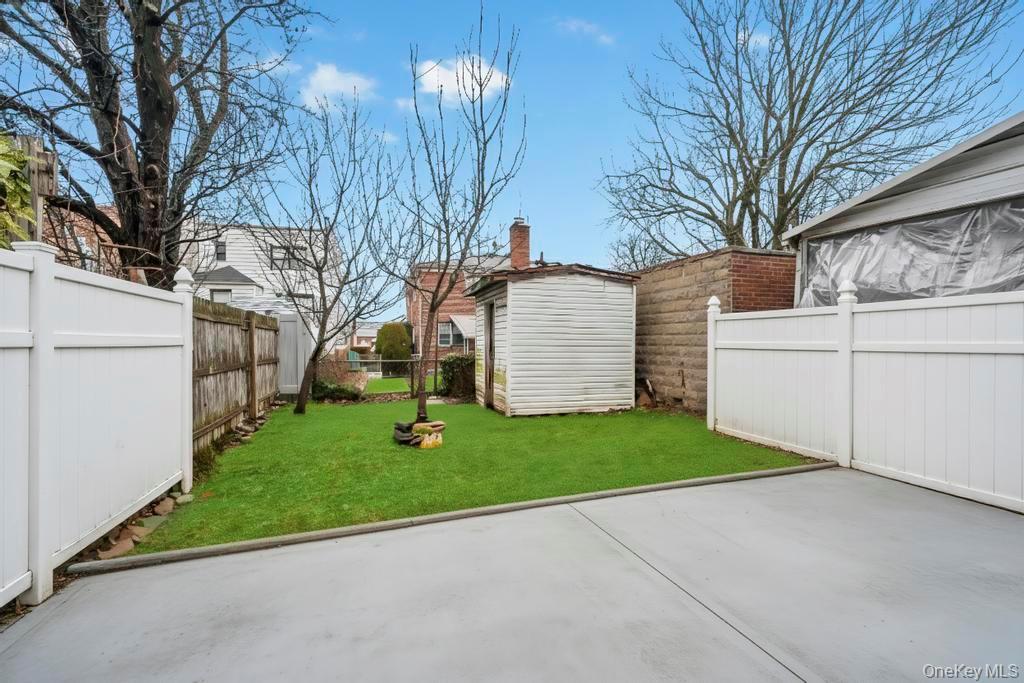 Single Family 208th  Queens, NY 11427, MLS-949365-25