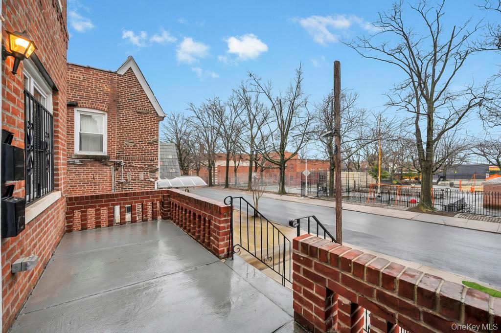 Single Family 208th  Queens, NY 11427, MLS-949365-5