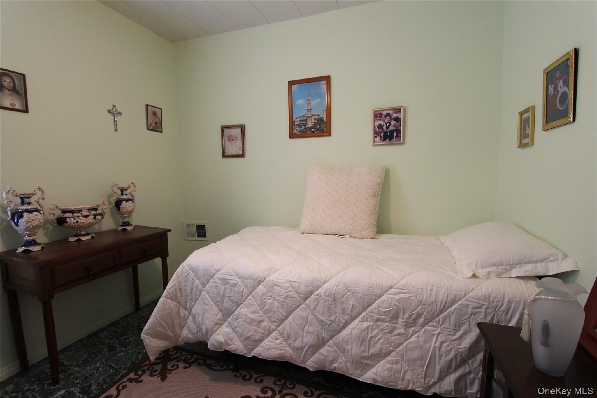 Single Family Gray Queens, NY 11379, MLS-949399-12