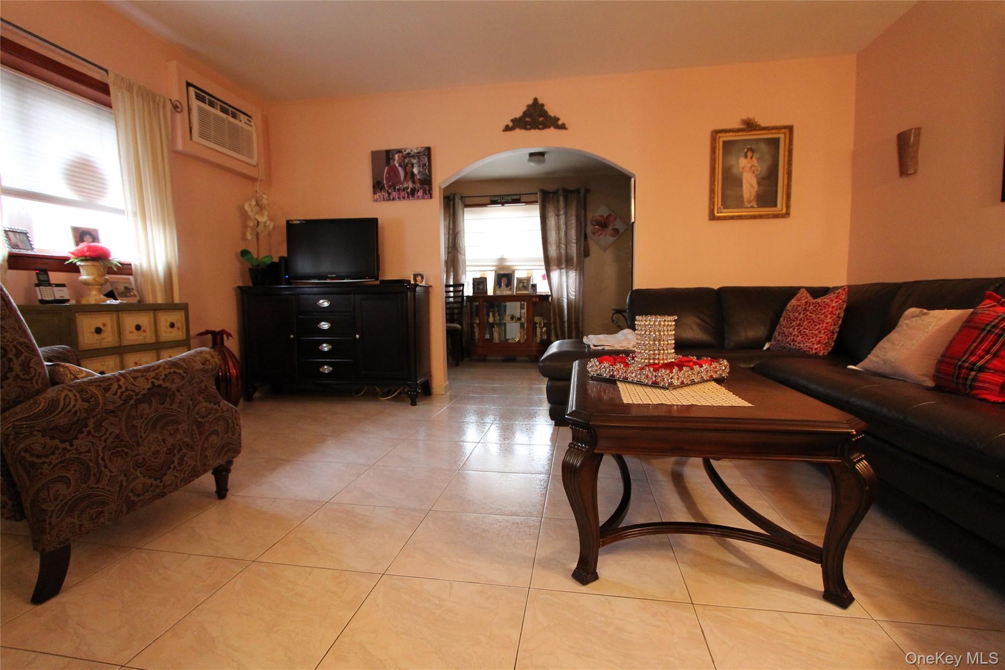 Single Family Gray Queens, NY 11379, MLS-949399-4