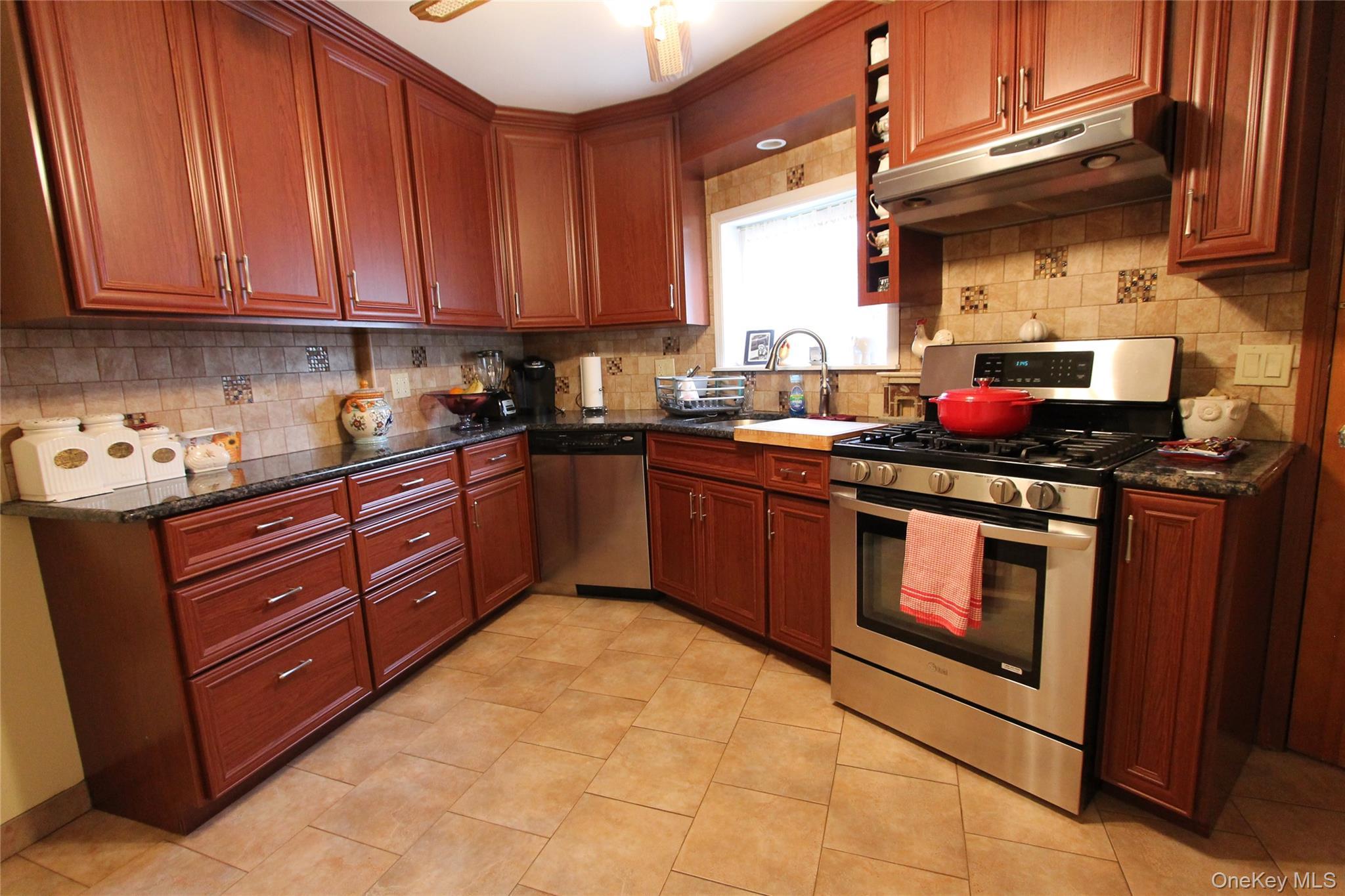 Single Family Gray Queens, NY 11379, MLS-949399-7