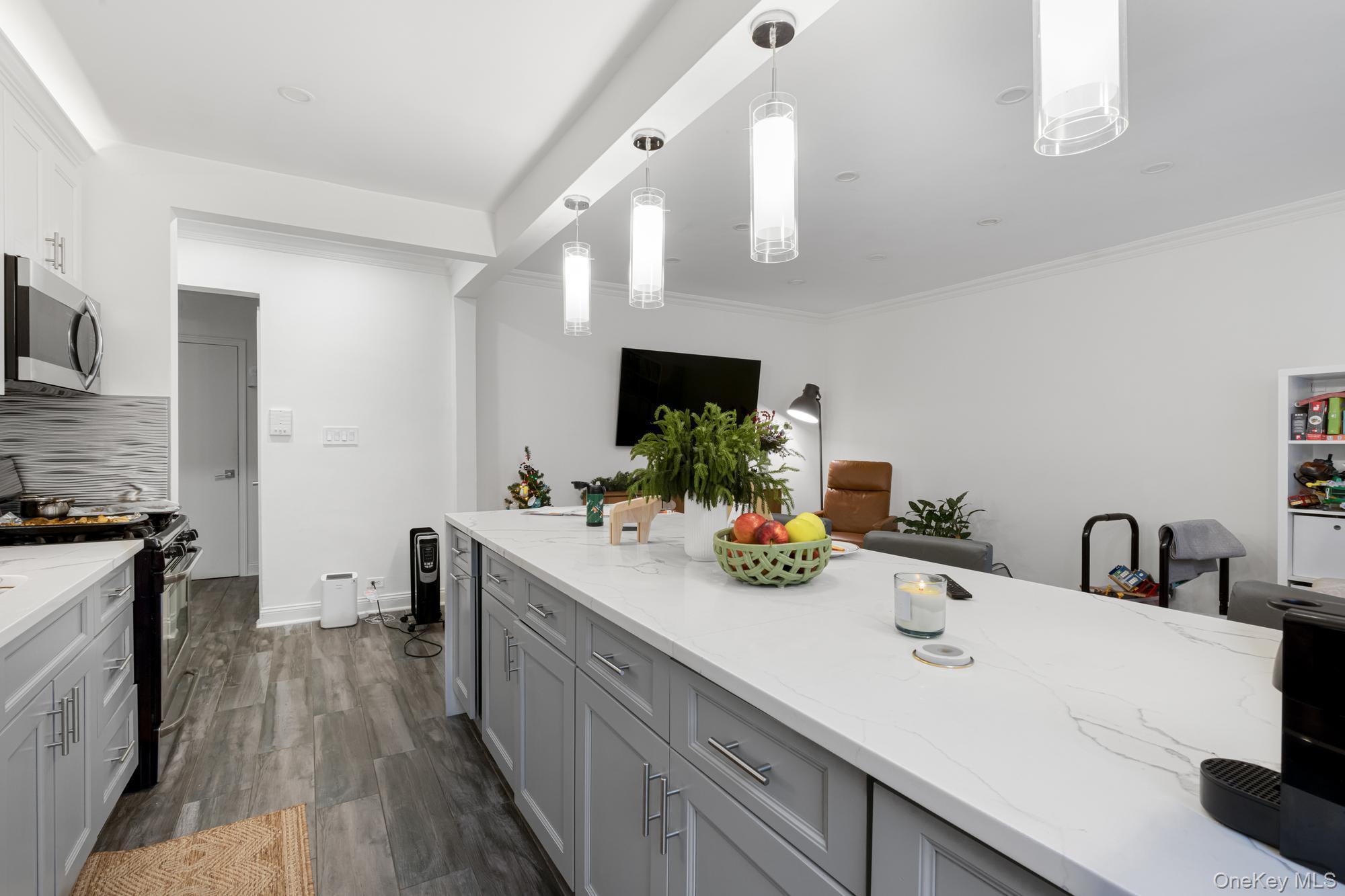 Condo 80th Queens, NY 11370, MLS-949413-3