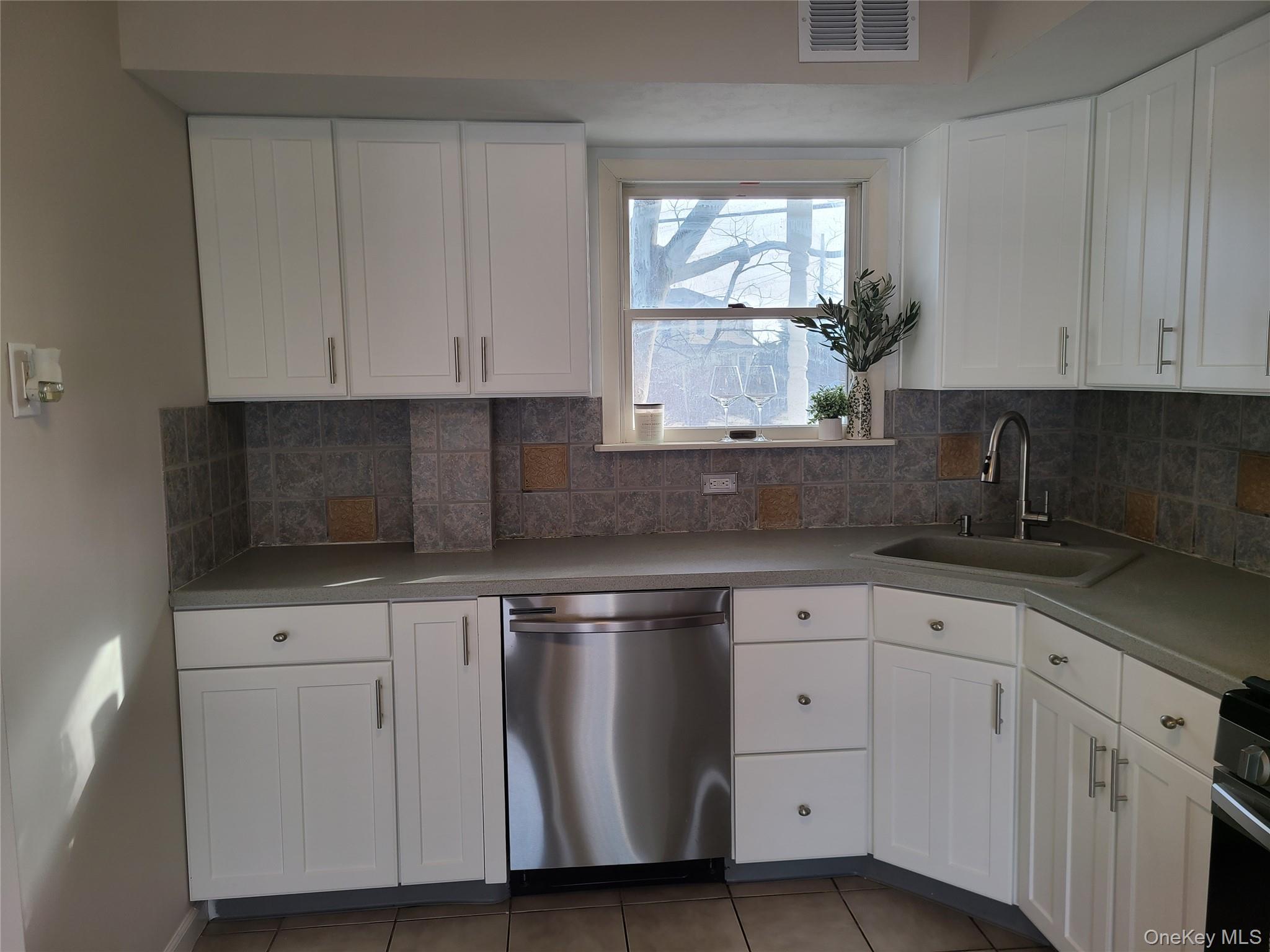 Single Family Ann  Nassau County, NY 11520, MLS-949460-11