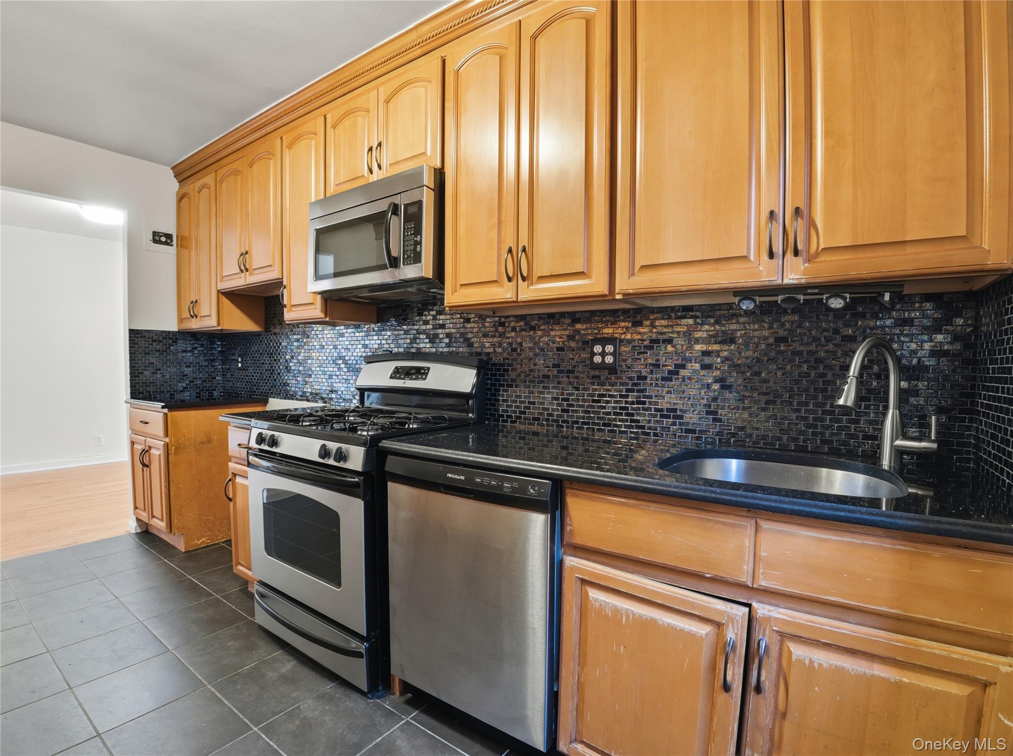 Coop Barnes Bronx, NY 10462, MLS-949467-8