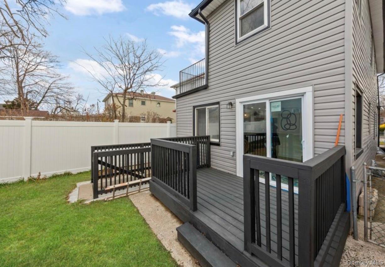 Single Family 221st  Queens, NY 11413, MLS-949498-23