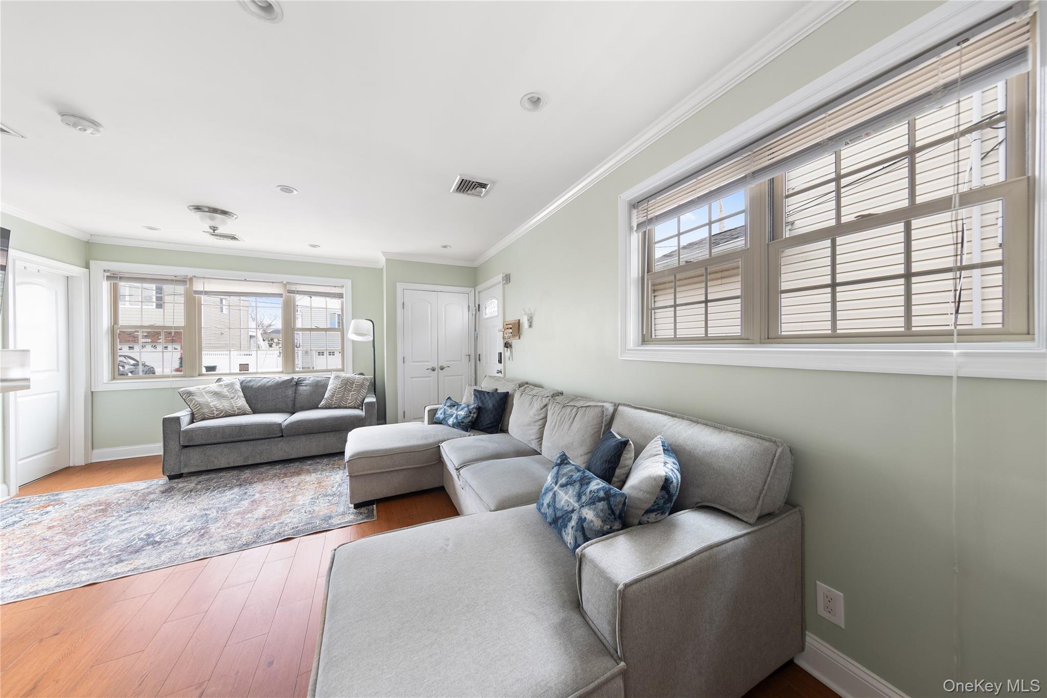 Single Family Washington  Nassau County, NY 11510, MLS-949526-2