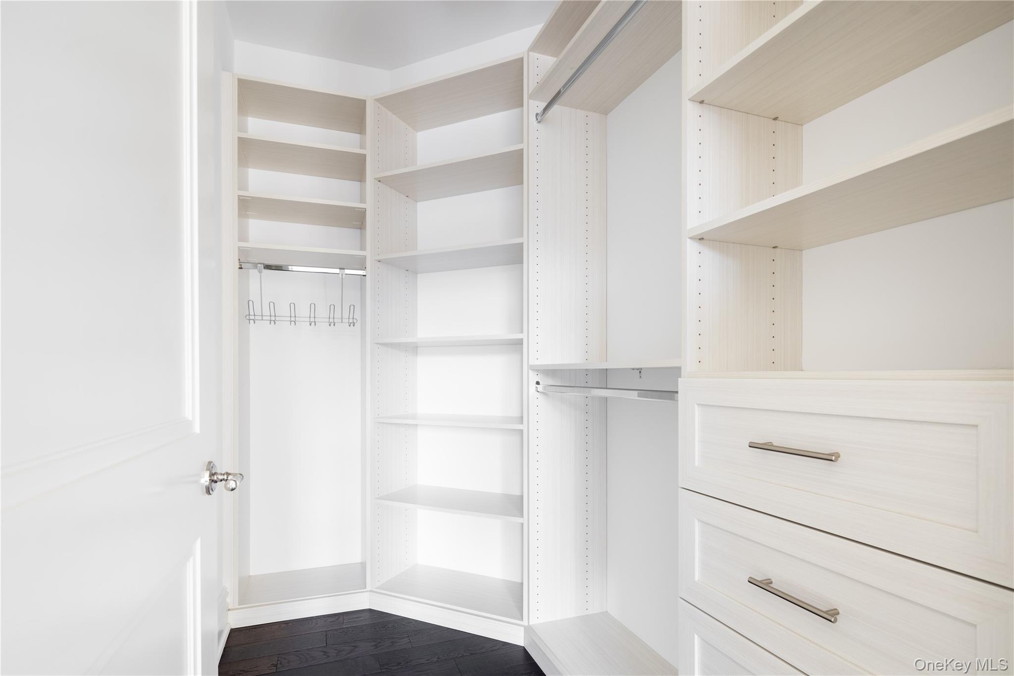 Condo Royal  Nassau County, NY 11040, MLS-949598-6