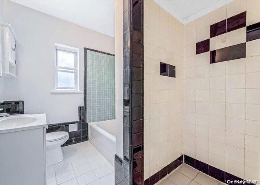 Apartment 43rd  Queens, NY 11105, MLS-949644-9