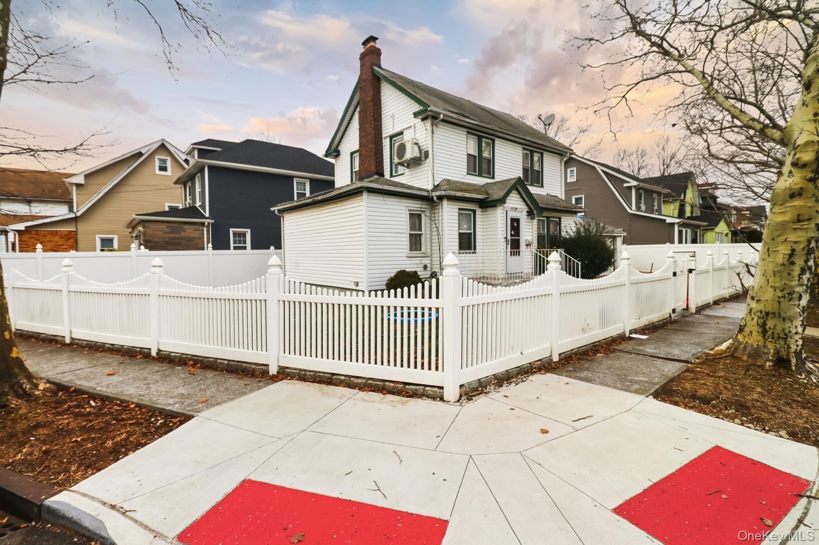 Single Family Witthoff  Queens, NY 11429, MLS-949700-2