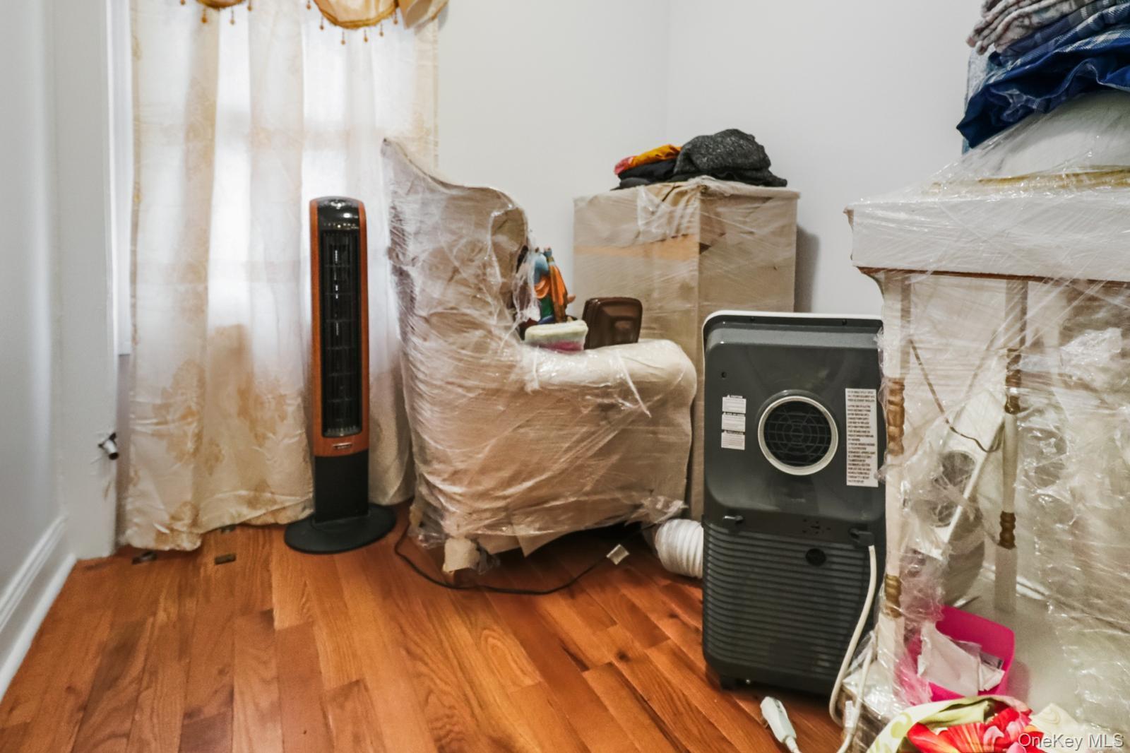 Single Family Witthoff  Queens, NY 11429, MLS-949700-20