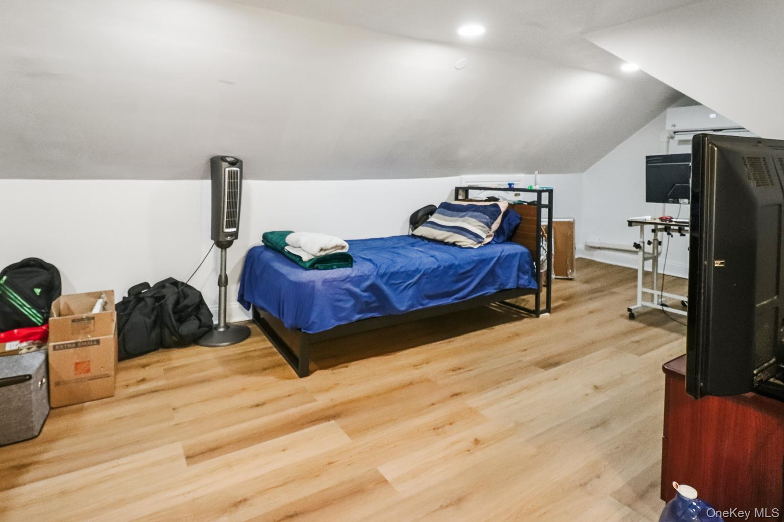 Single Family Witthoff  Queens, NY 11429, MLS-949700-22