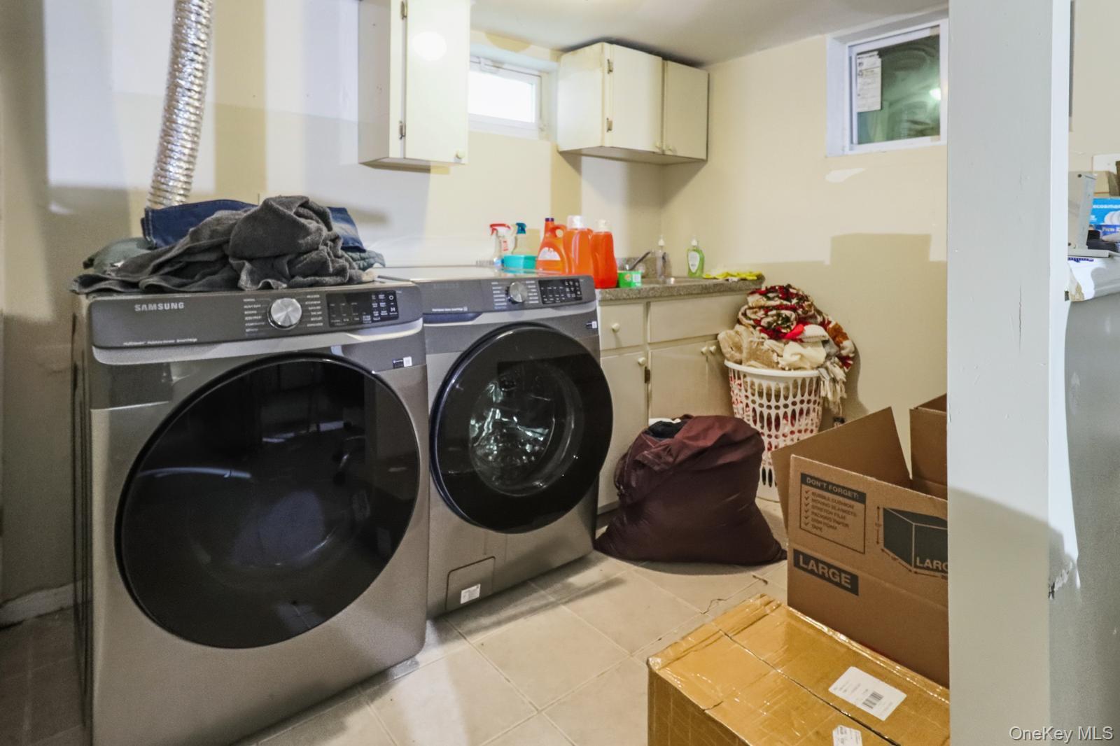 Single Family Witthoff  Queens, NY 11429, MLS-949700-27