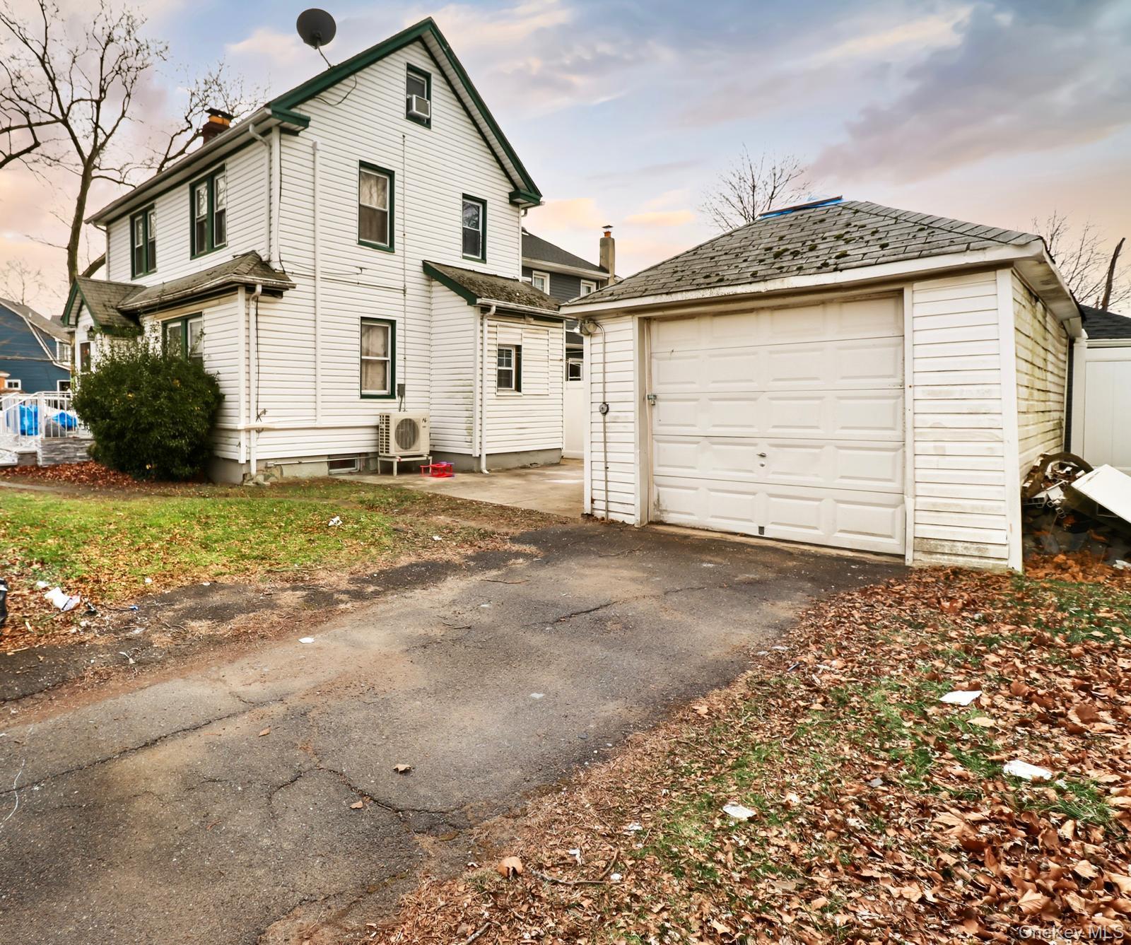 Single Family Witthoff  Queens, NY 11429, MLS-949700-4