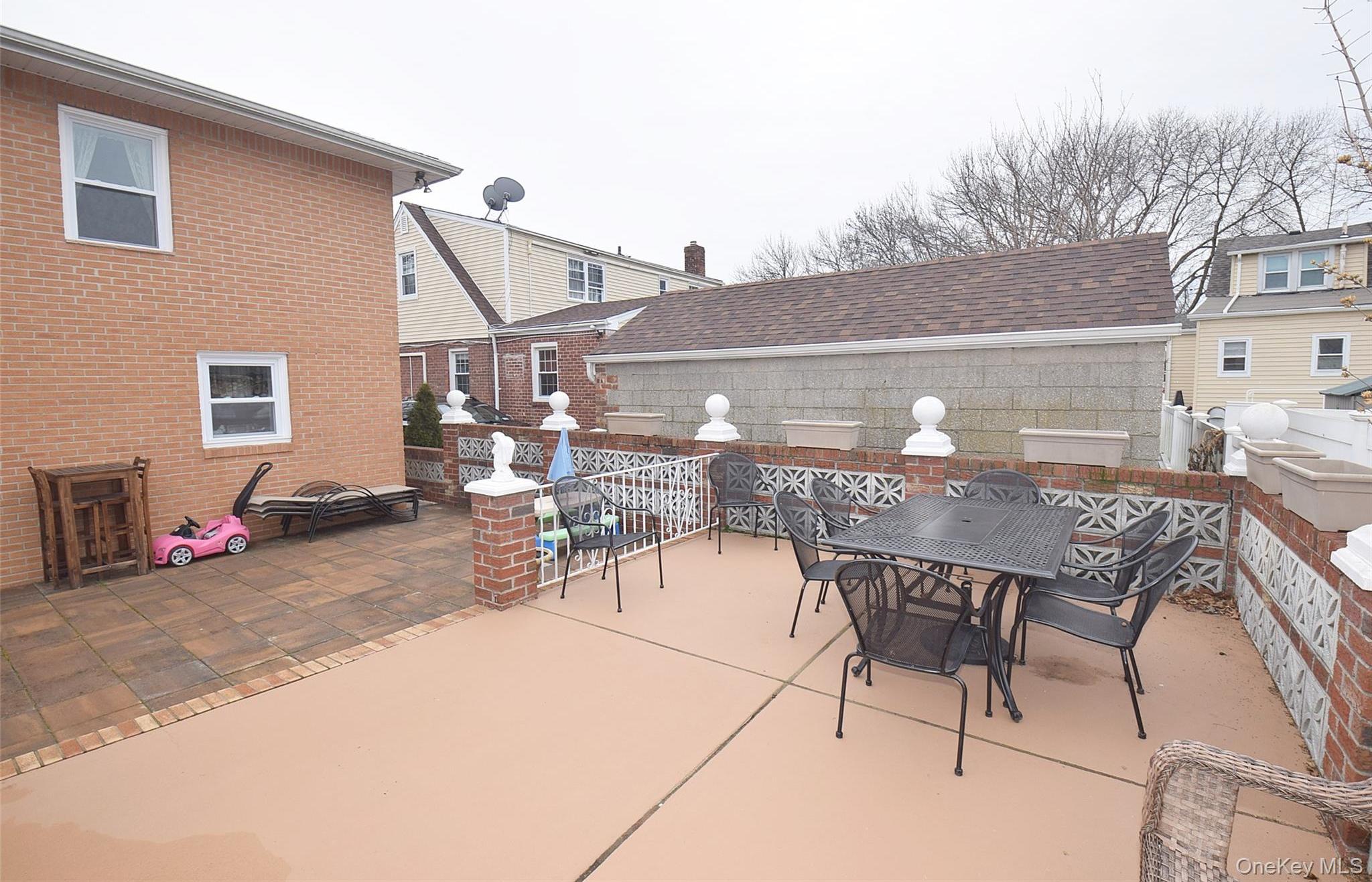 Single Family 85th  Nassau County, NY 11001, MLS-949711-23