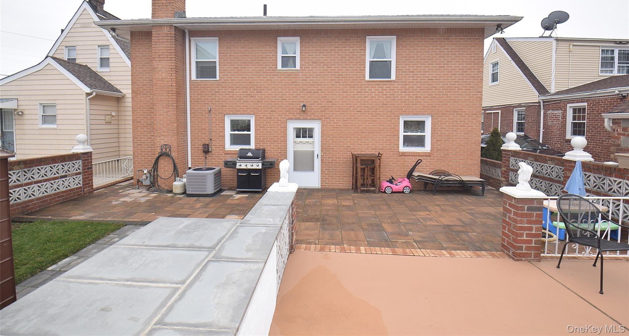 Single Family 85th  Nassau County, NY 11001, MLS-949711-24