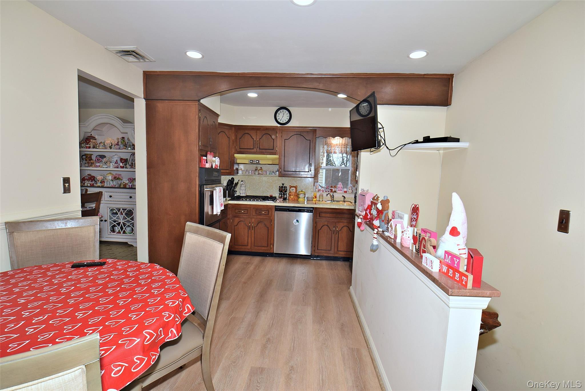 Single Family 85th  Nassau County, NY 11001, MLS-949711-8
