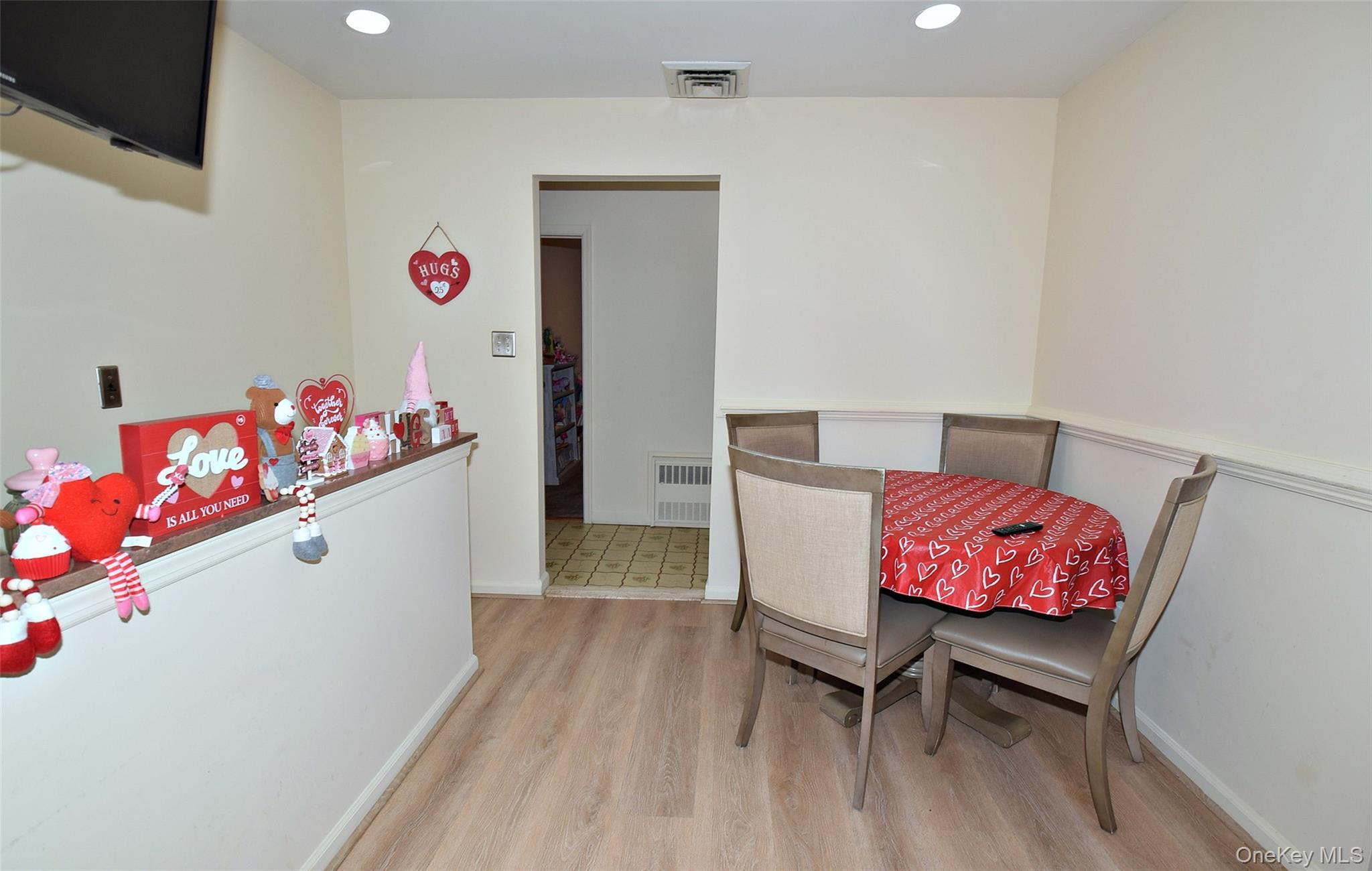 Single Family 85th  Nassau County, NY 11001, MLS-949711-9