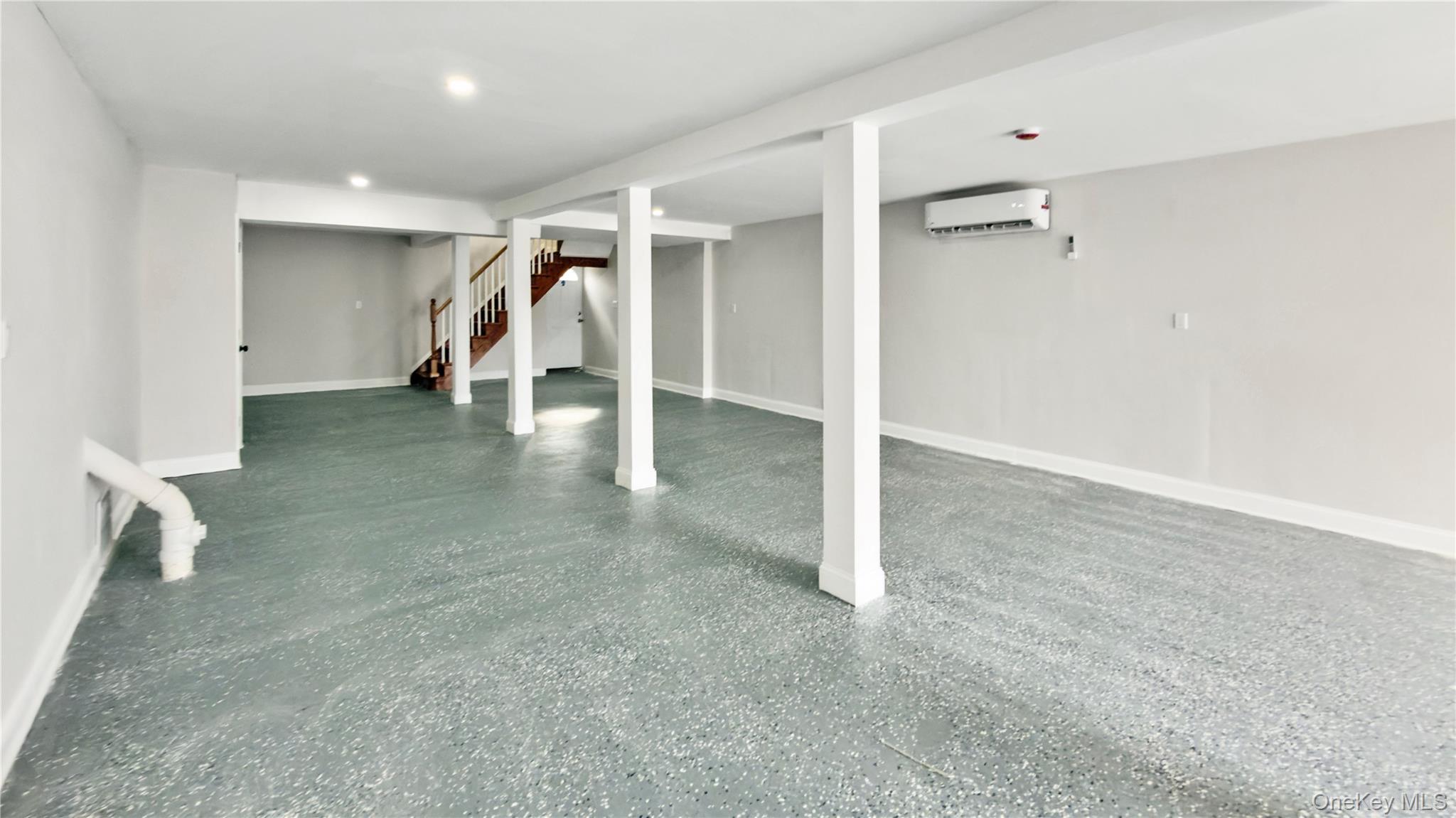 Single Family Deal  Nassau County, NY 11558, MLS-949727-37