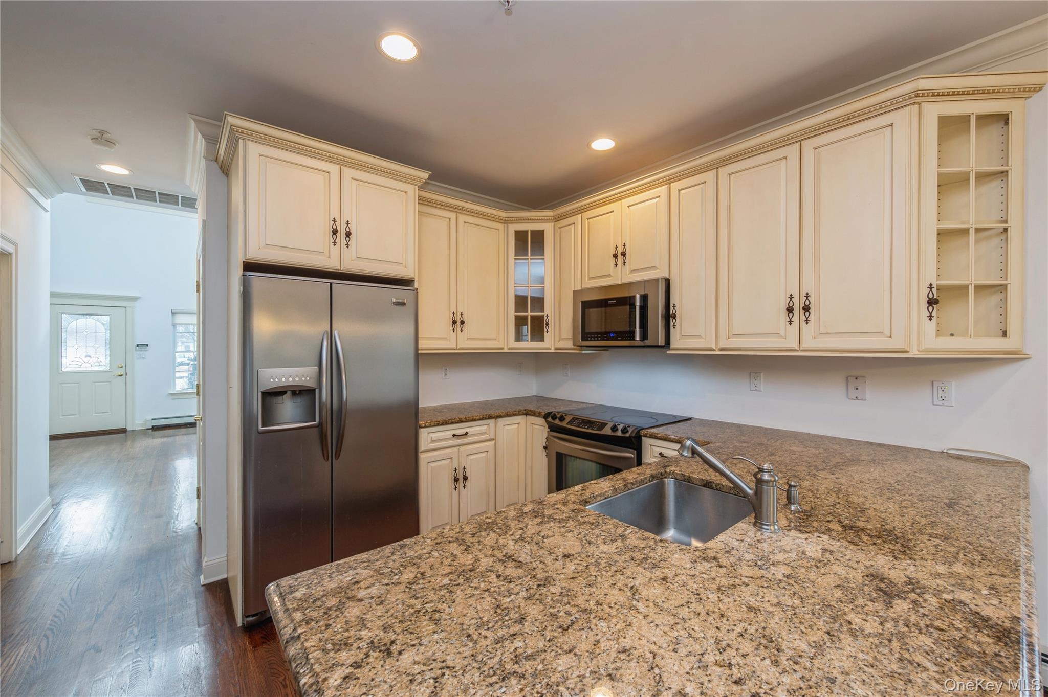 Condo Meadow  Suffolk County, NY 11769, MLS-949748-10