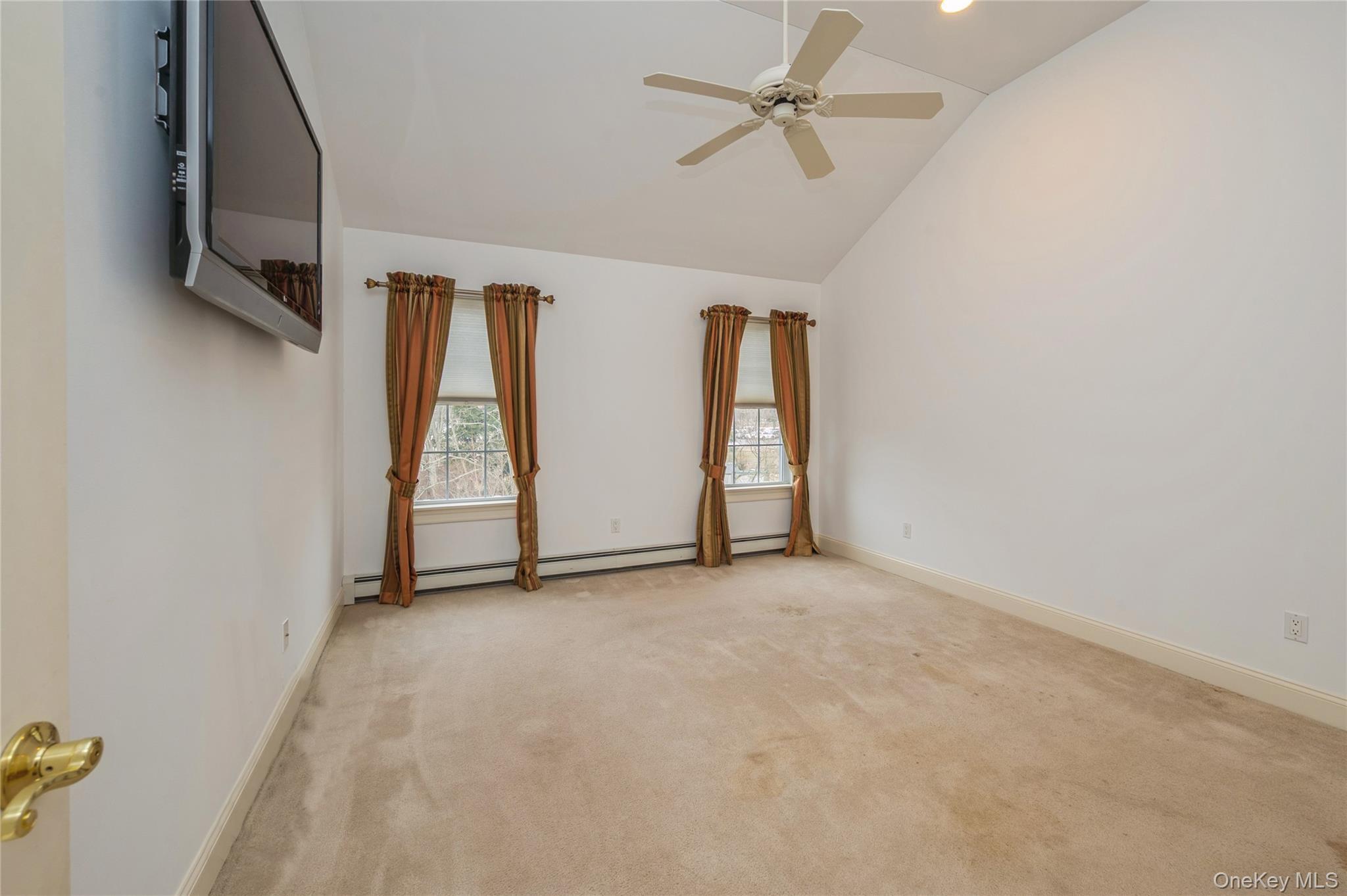 Condo Meadow  Suffolk County, NY 11769, MLS-949748-23