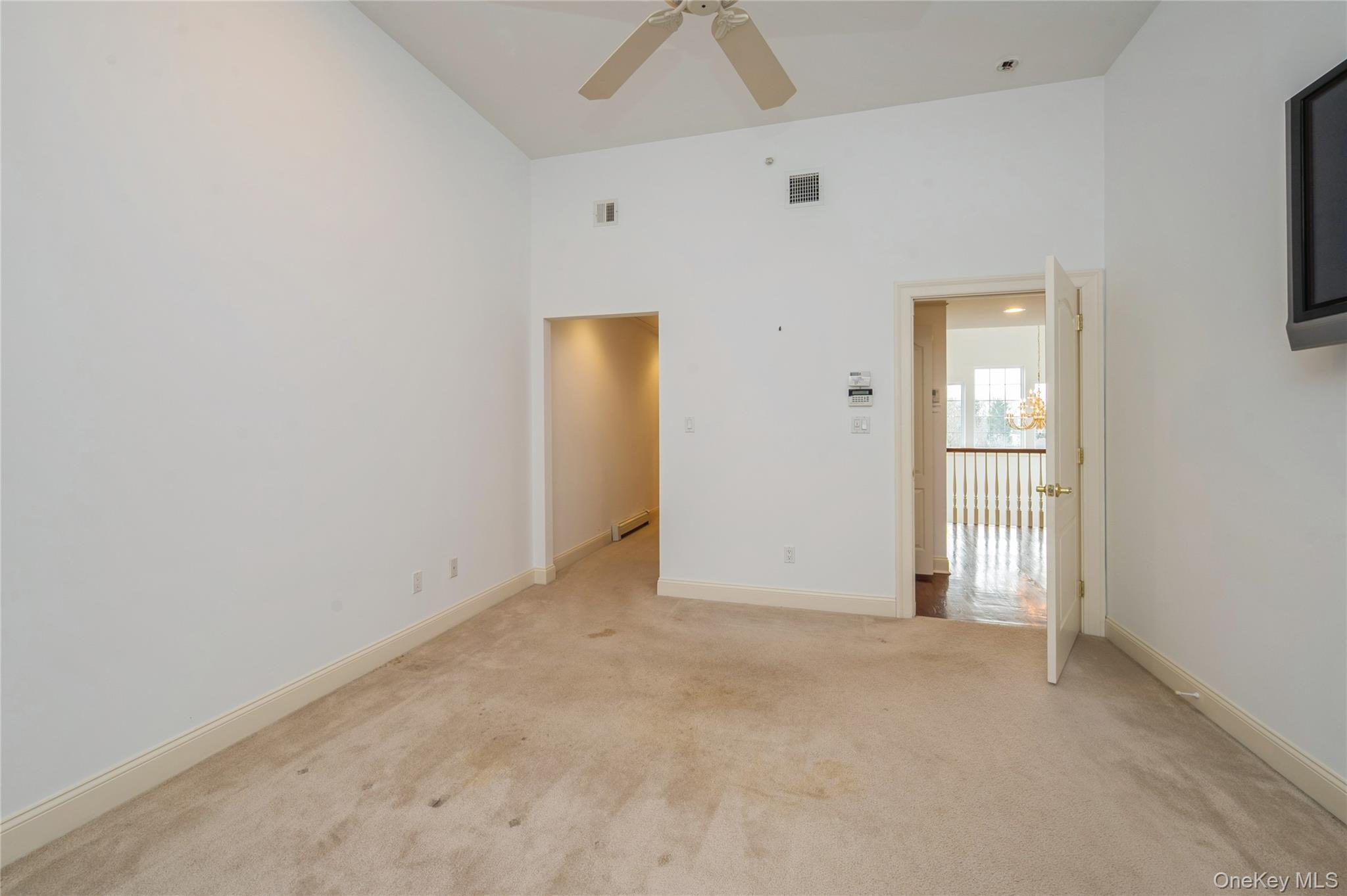 Condo Meadow  Suffolk County, NY 11769, MLS-949748-24