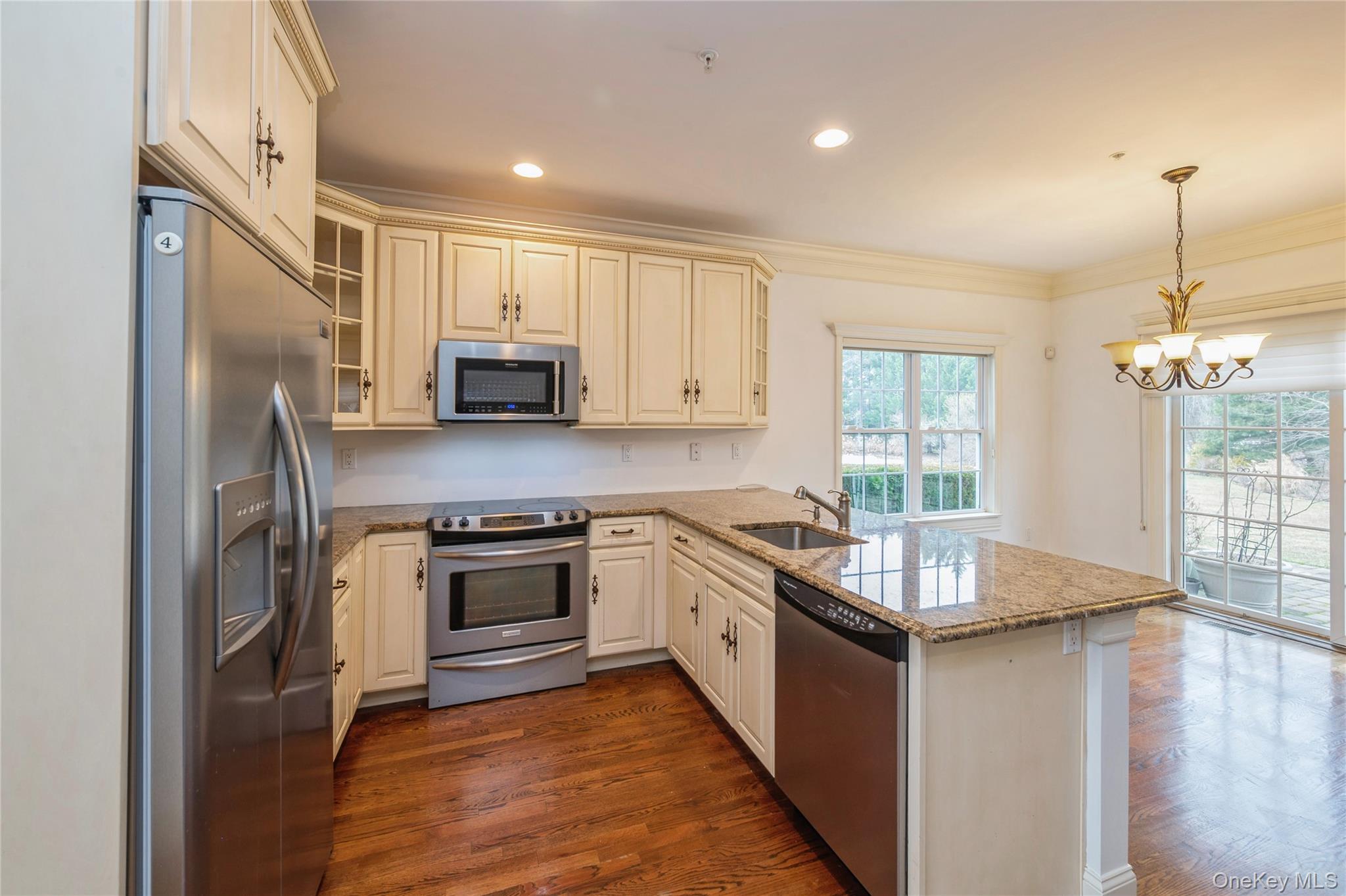 Condo Meadow  Suffolk County, NY 11769, MLS-949748-6