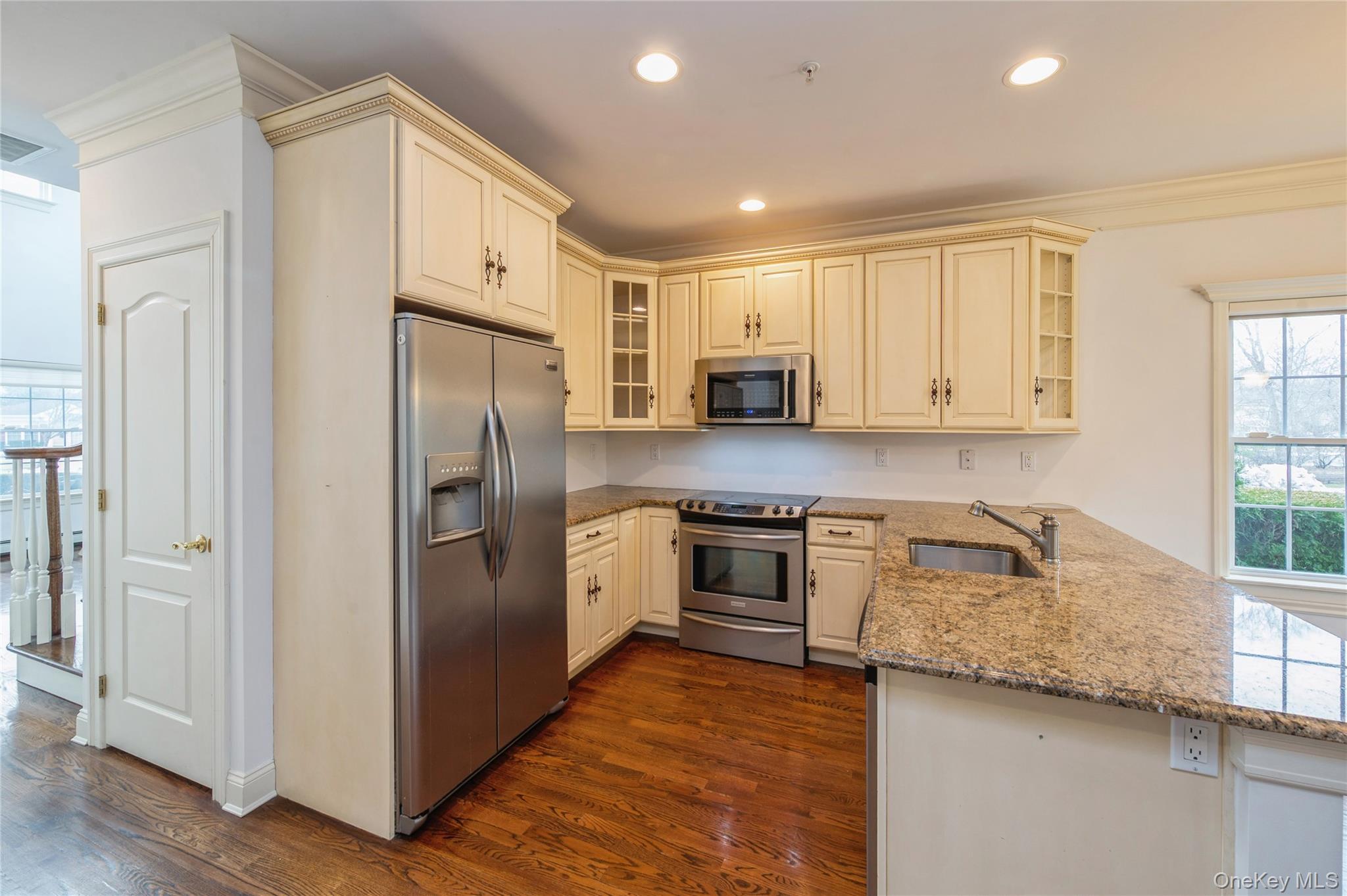 Condo Meadow  Suffolk County, NY 11769, MLS-949748-7