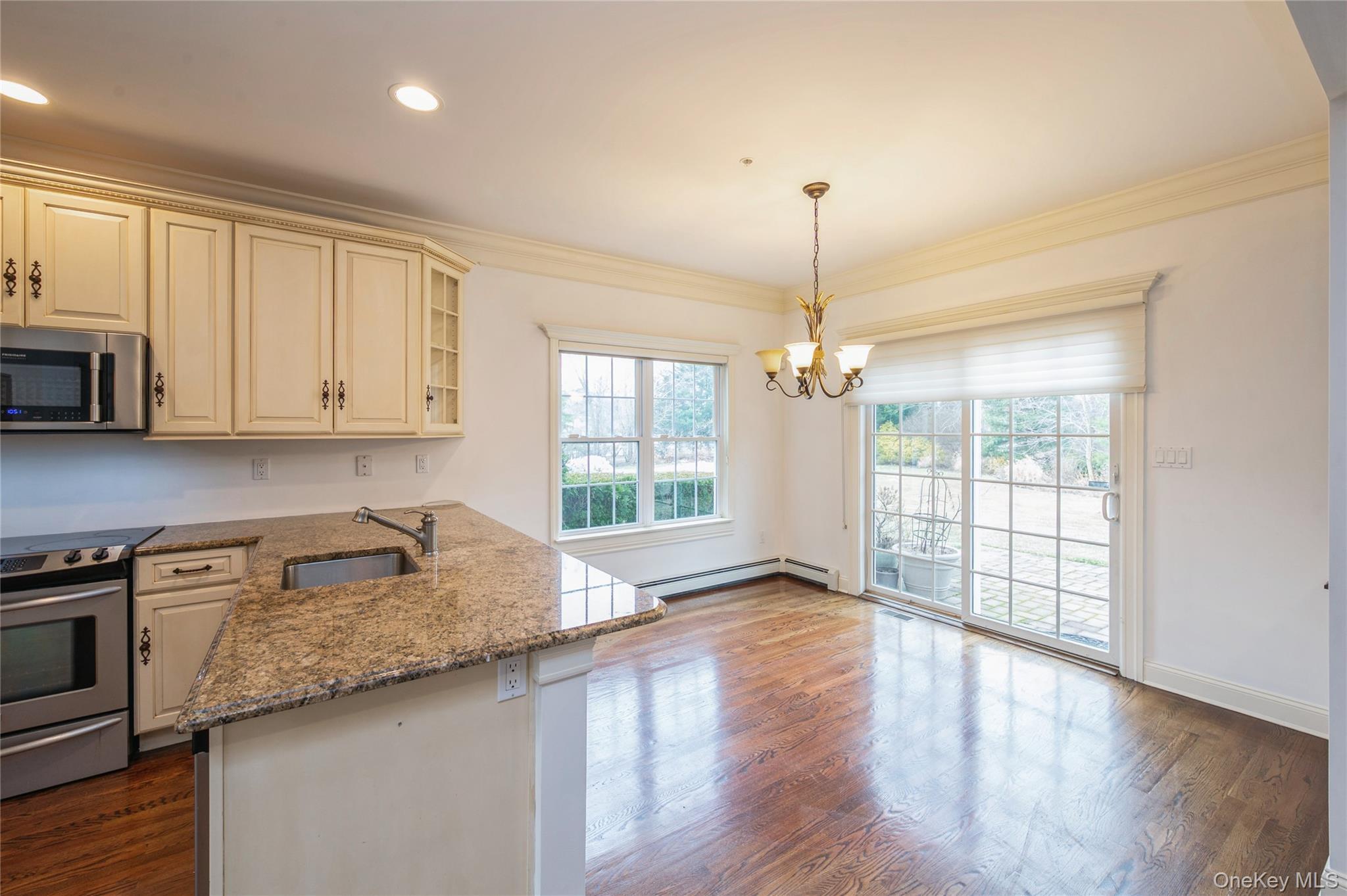 Condo Meadow  Suffolk County, NY 11769, MLS-949748-8