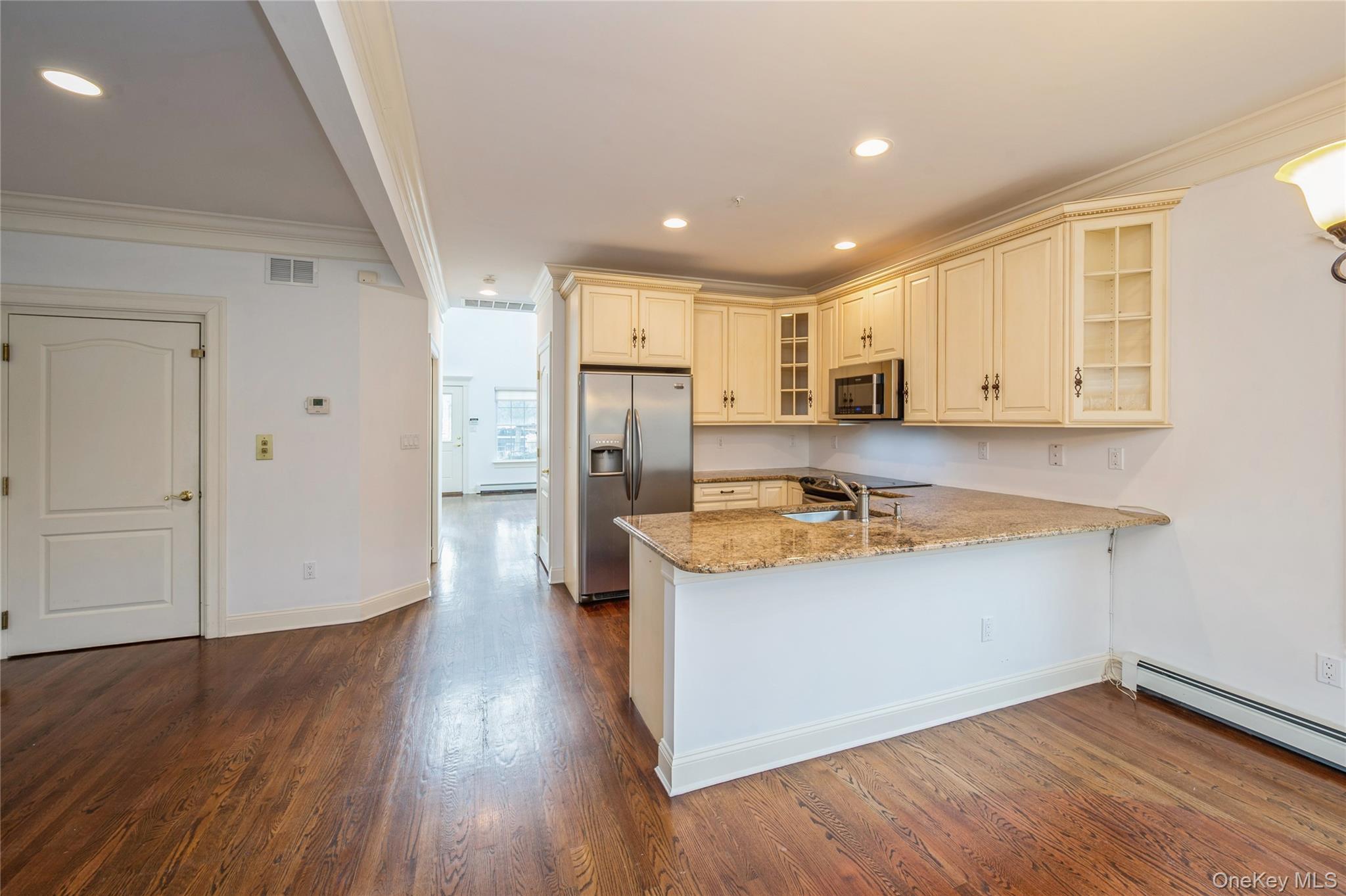 Condo Meadow  Suffolk County, NY 11769, MLS-949748-9