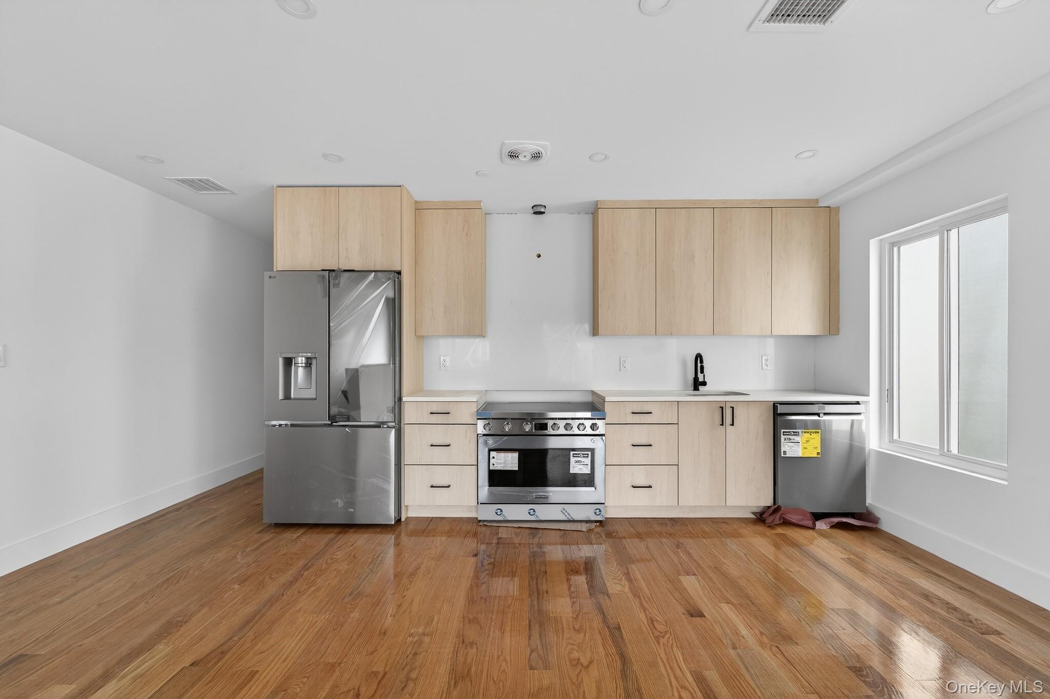 Single Family Seymour  Bronx, NY 10469, MLS-949763-3