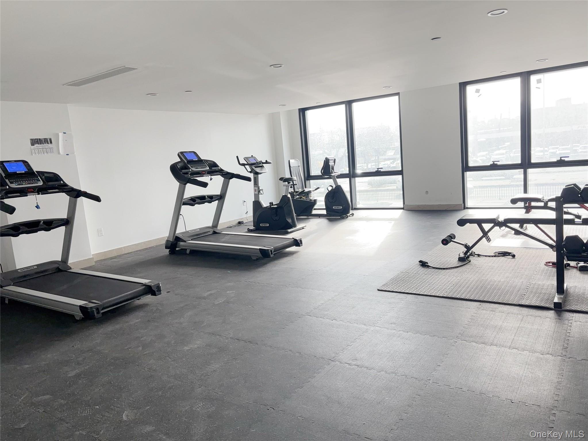 Condo Queens  Queens, NY 11377, MLS-949779-5