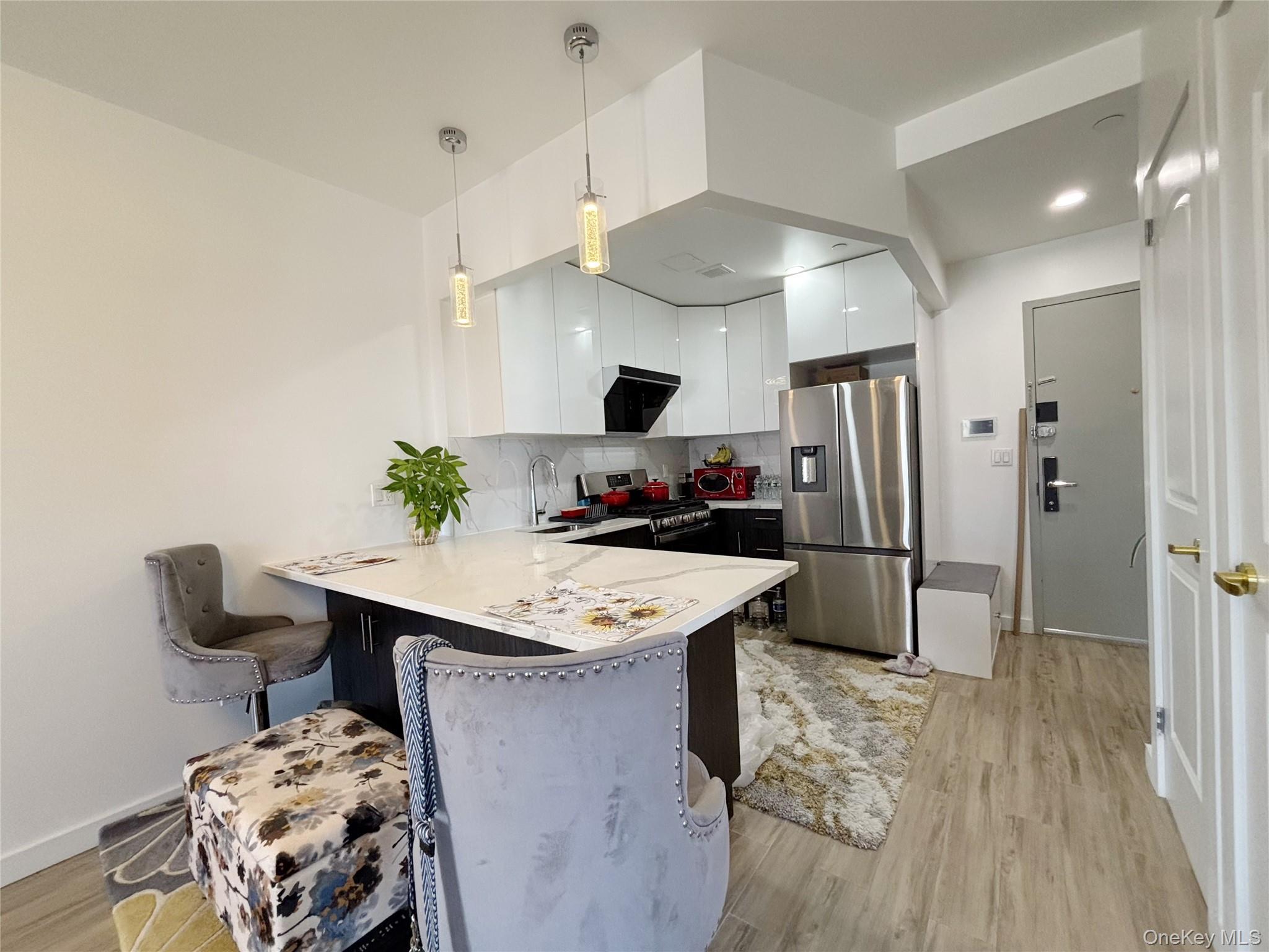 Condo Queens  Queens, NY 11377, MLS-949779-8