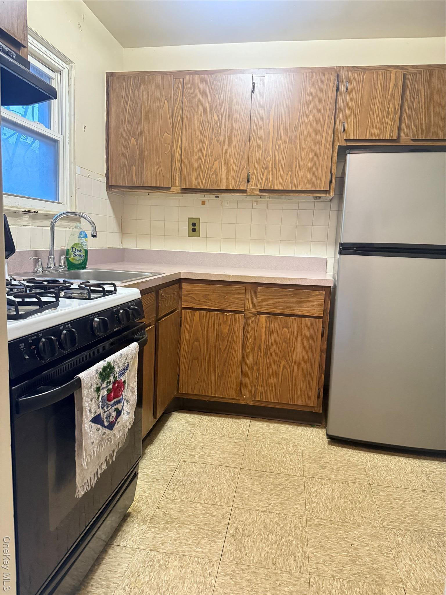 Single Family Grafton  Brooklyn, NY 11212, MLS-949795-11