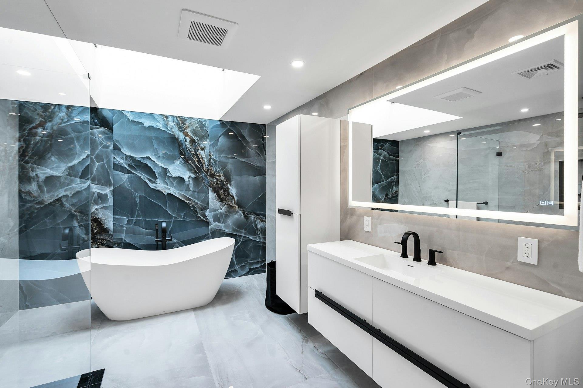 Condo Aerie  Nassau County, NY 11030, MLS-949841-11