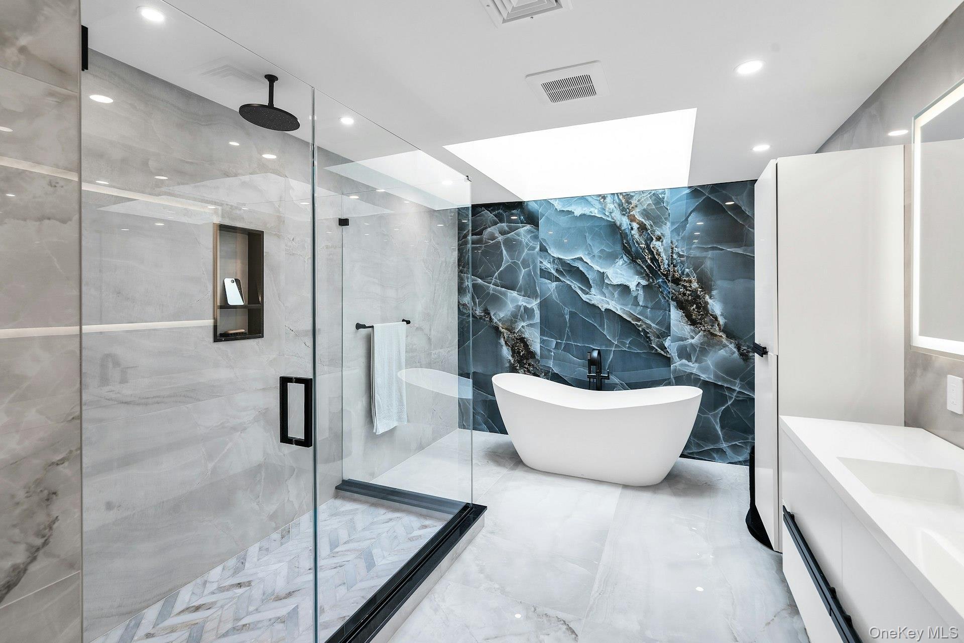 Condo Aerie  Nassau County, NY 11030, MLS-949841-12