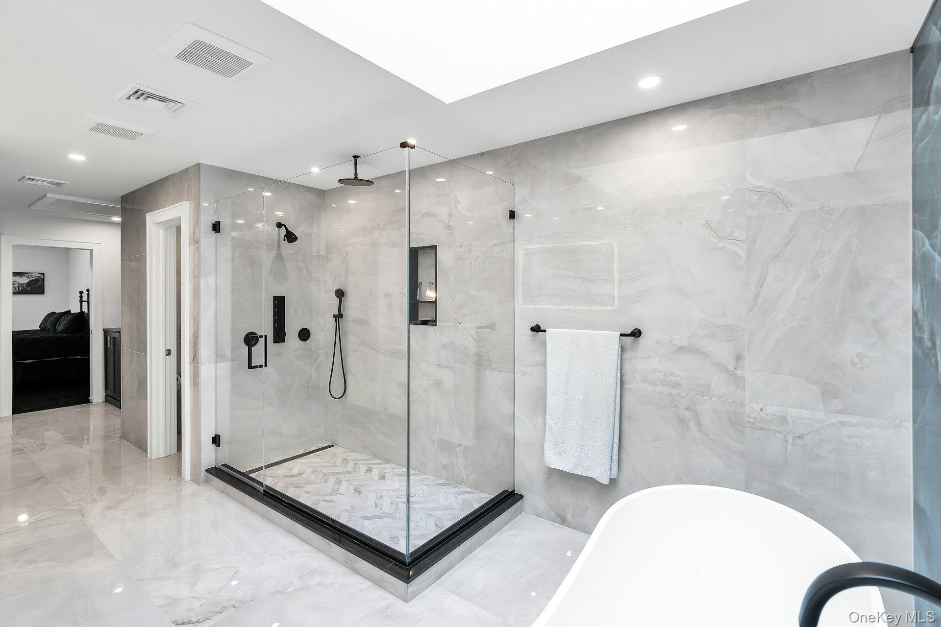 Condo Aerie  Nassau County, NY 11030, MLS-949841-13