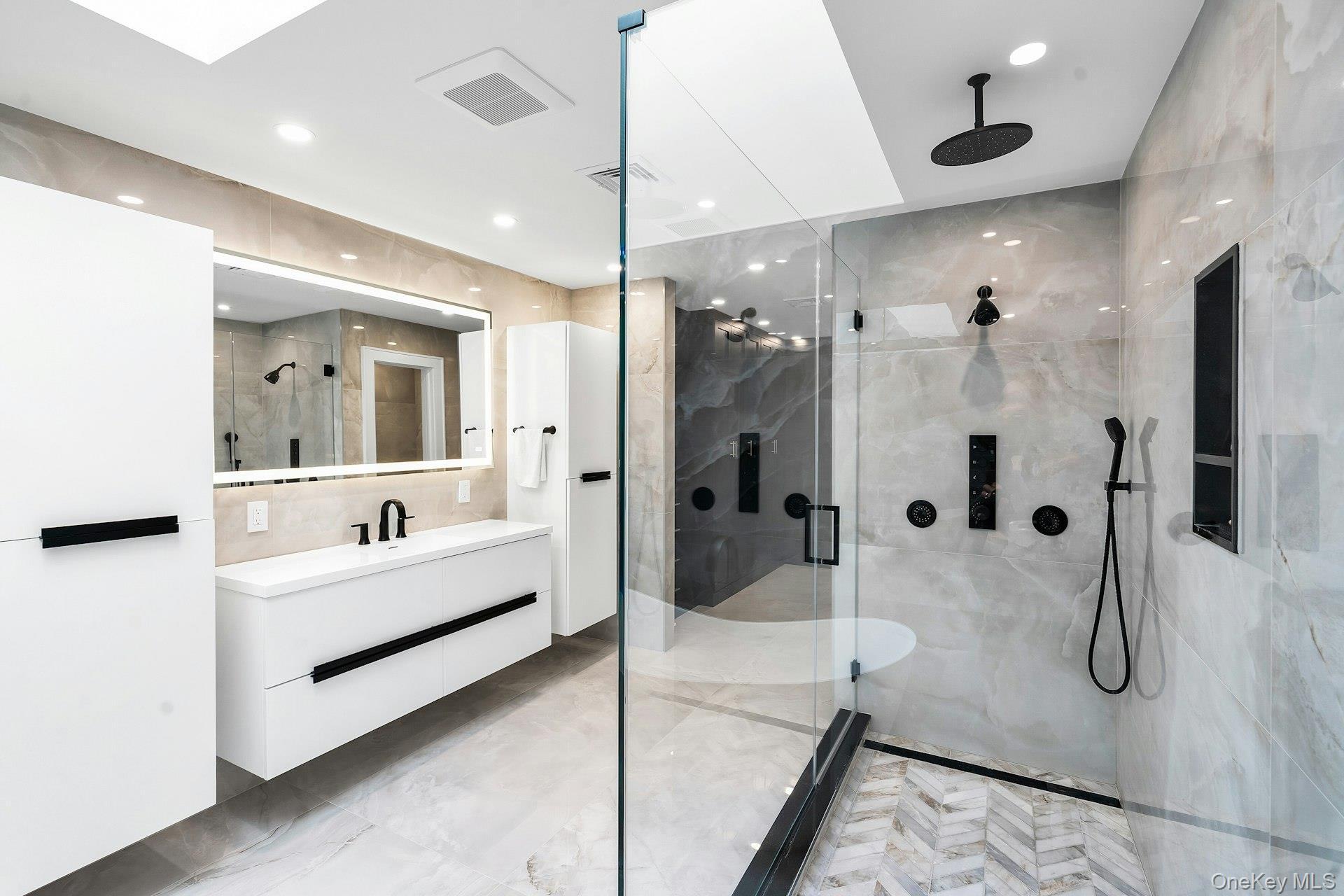 Condo Aerie  Nassau County, NY 11030, MLS-949841-15