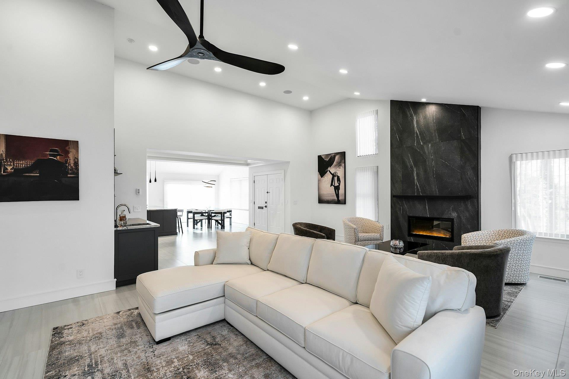 Condo Aerie  Nassau County, NY 11030, MLS-949841-20