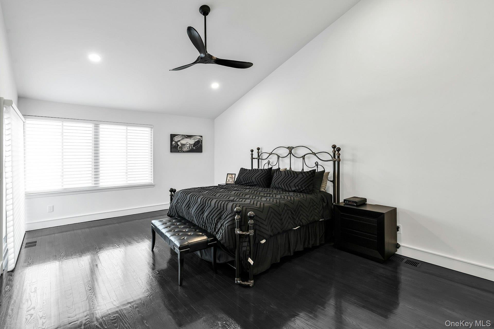 Condo Aerie  Nassau County, NY 11030, MLS-949841-21