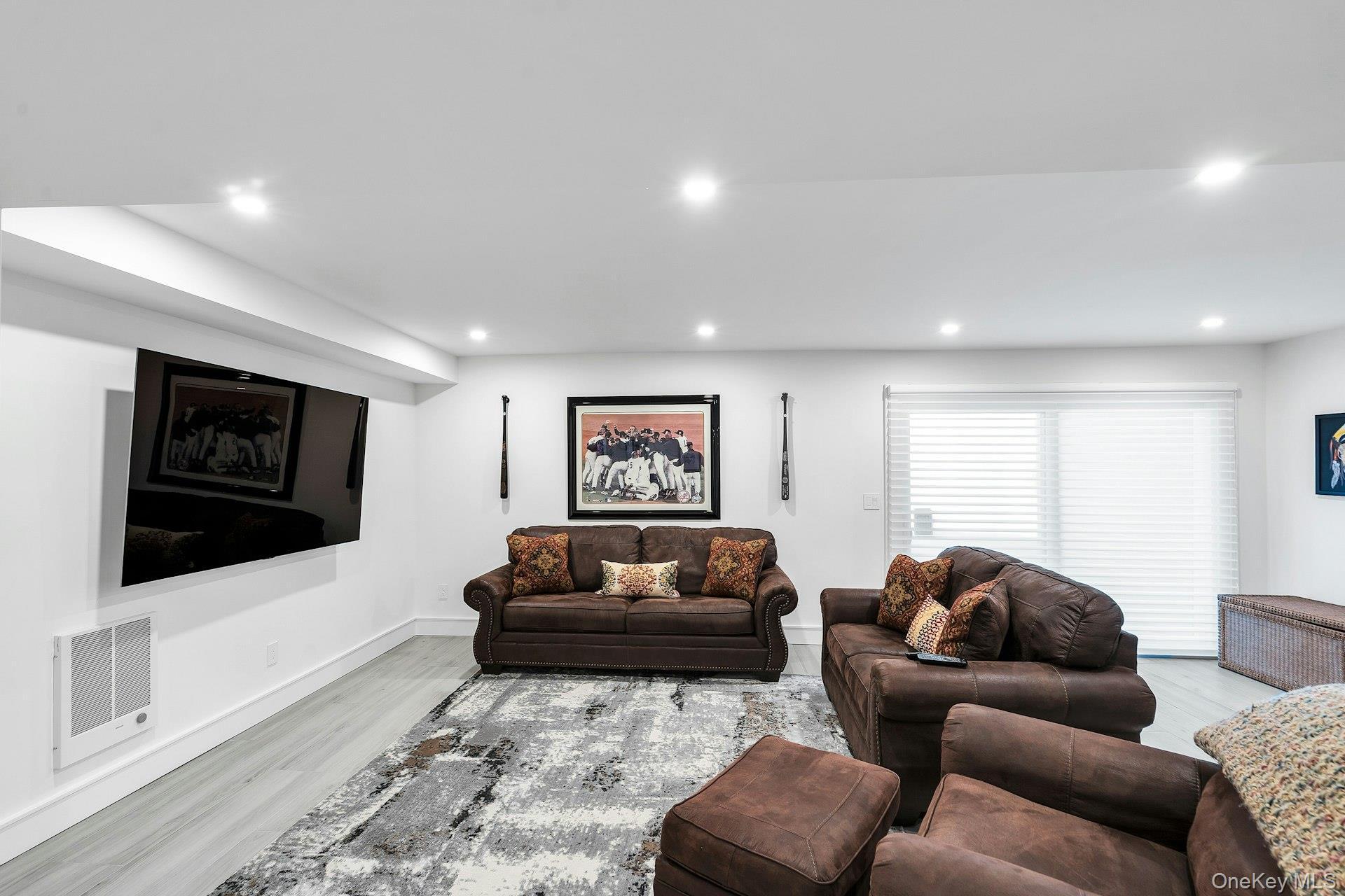 Condo Aerie  Nassau County, NY 11030, MLS-949841-31