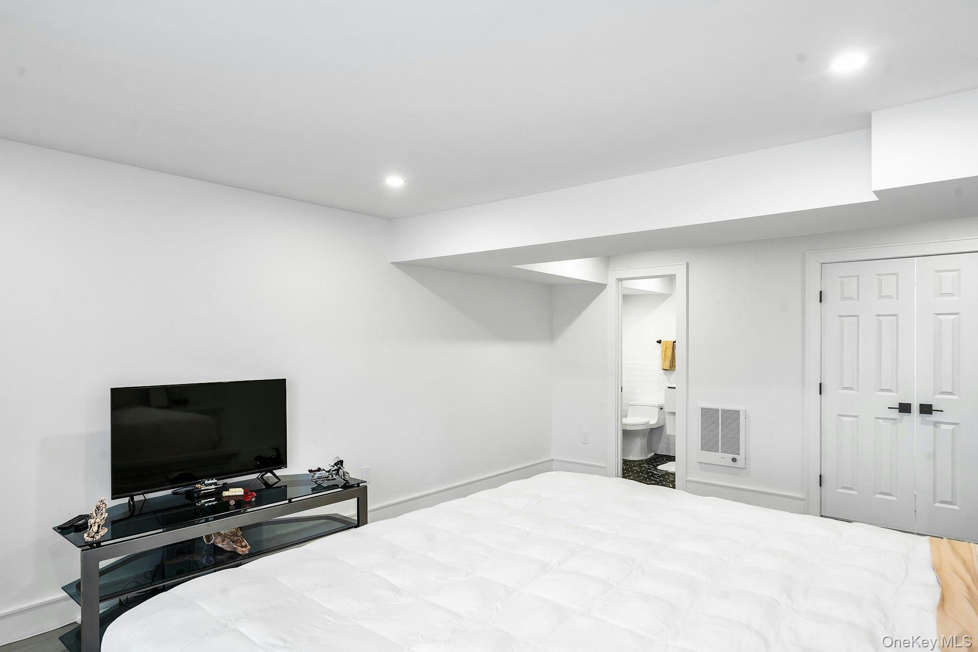 Condo Aerie  Nassau County, NY 11030, MLS-949841-32