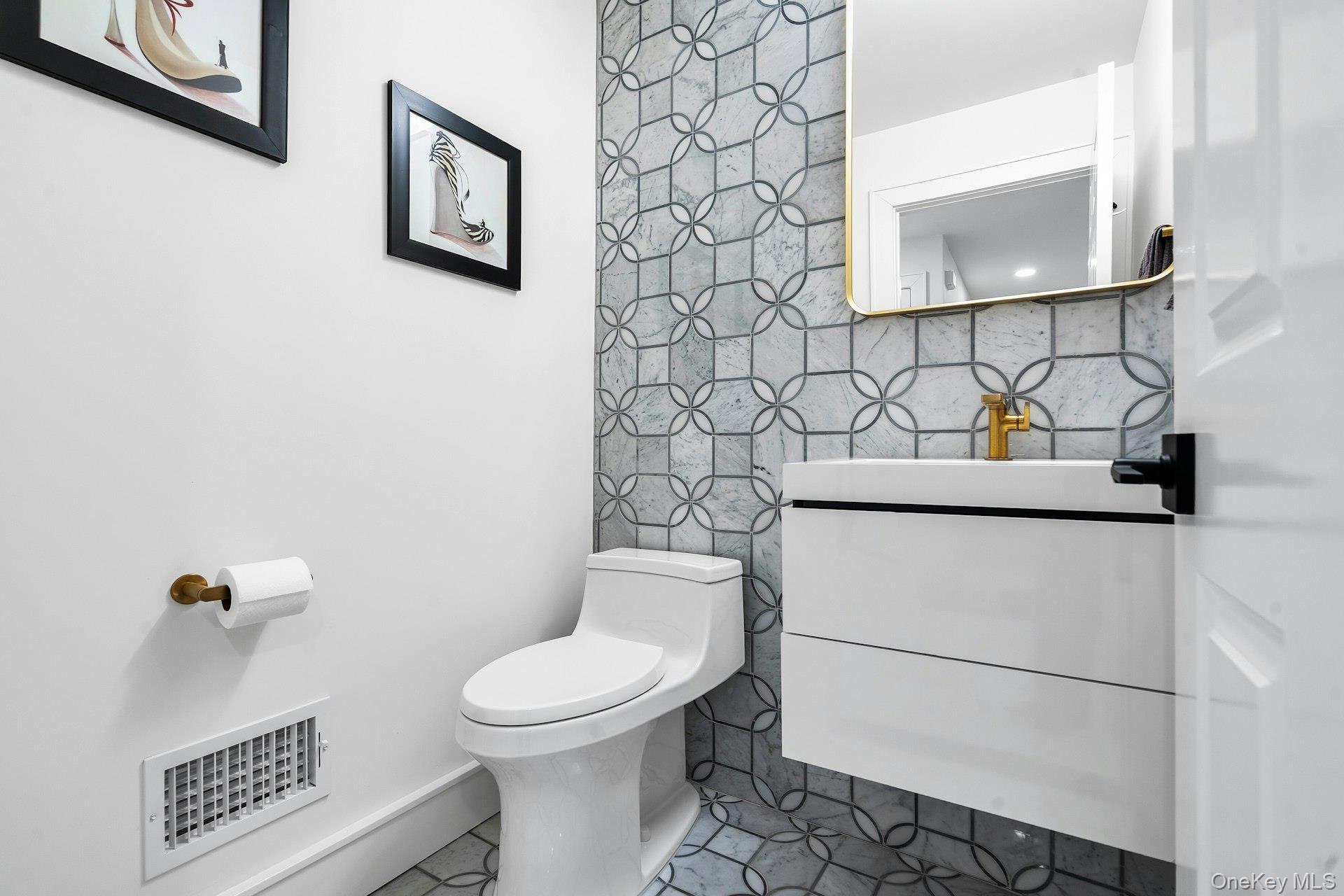 Condo Aerie  Nassau County, NY 11030, MLS-949841-40