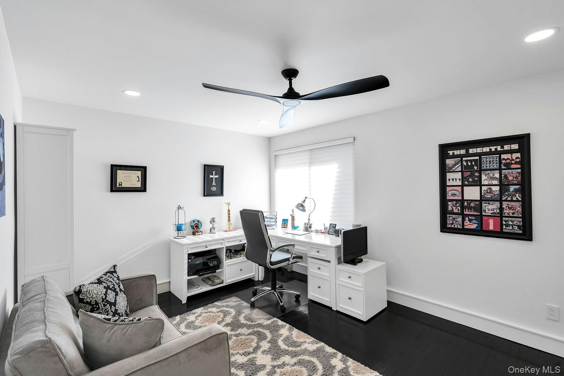 Condo Aerie  Nassau County, NY 11030, MLS-949841-43