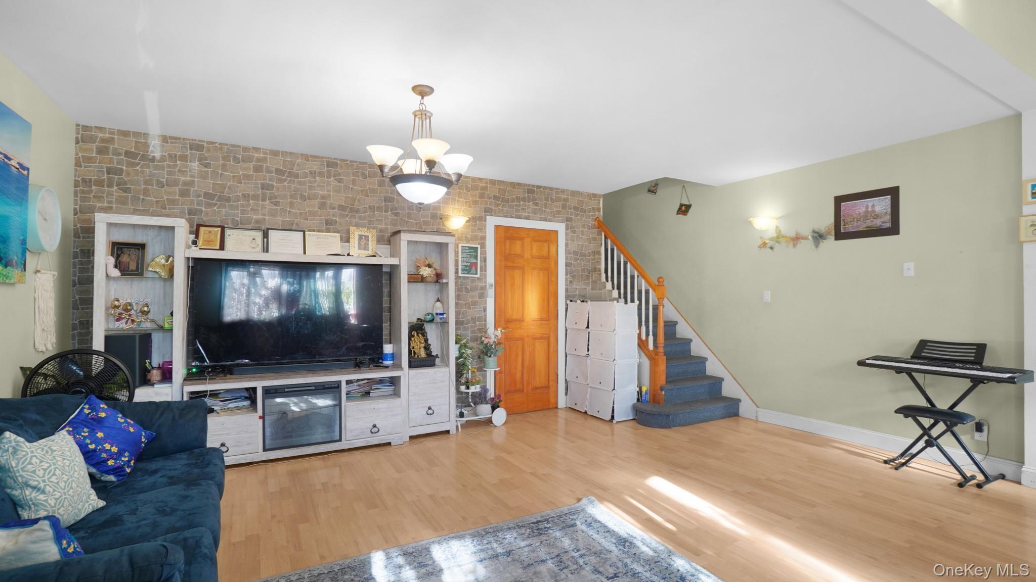 Single Family 88th  Queens, NY 11426, MLS-949868-4